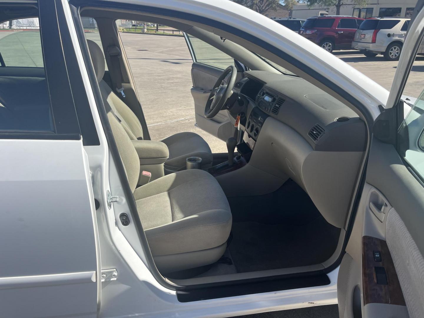 2006 white /TAN Toyota Corolla CE (2T1BR32E26C) with an 1.8L L4 DOHC 16V engine, Automatic Overdrive transmission, located at 14700 Tomball Parkway 249, Houston, TX, 77086, (281) 444-2200, 29.928619, -95.504074 - Photo#11