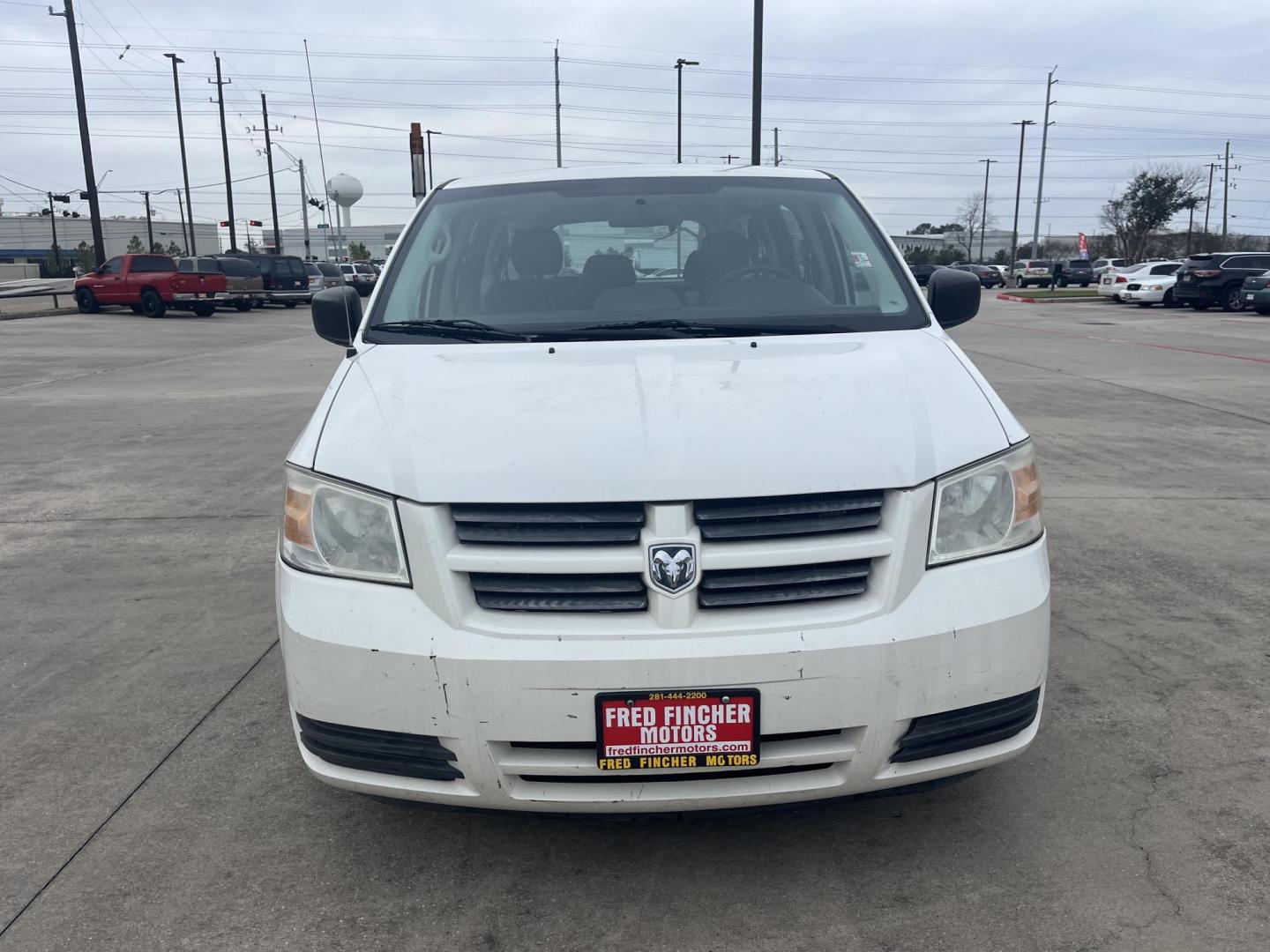 2008 white /black Dodge Grand Caravan SE (1D8HN44H38B) with an 3.3L V6 OHV 12V engine, 4-Speed Automatic Overdrive transmission, located at 14700 Tomball Parkway 249, Houston, TX, 77086, (281) 444-2200, 29.928619, -95.504074 - Photo#1