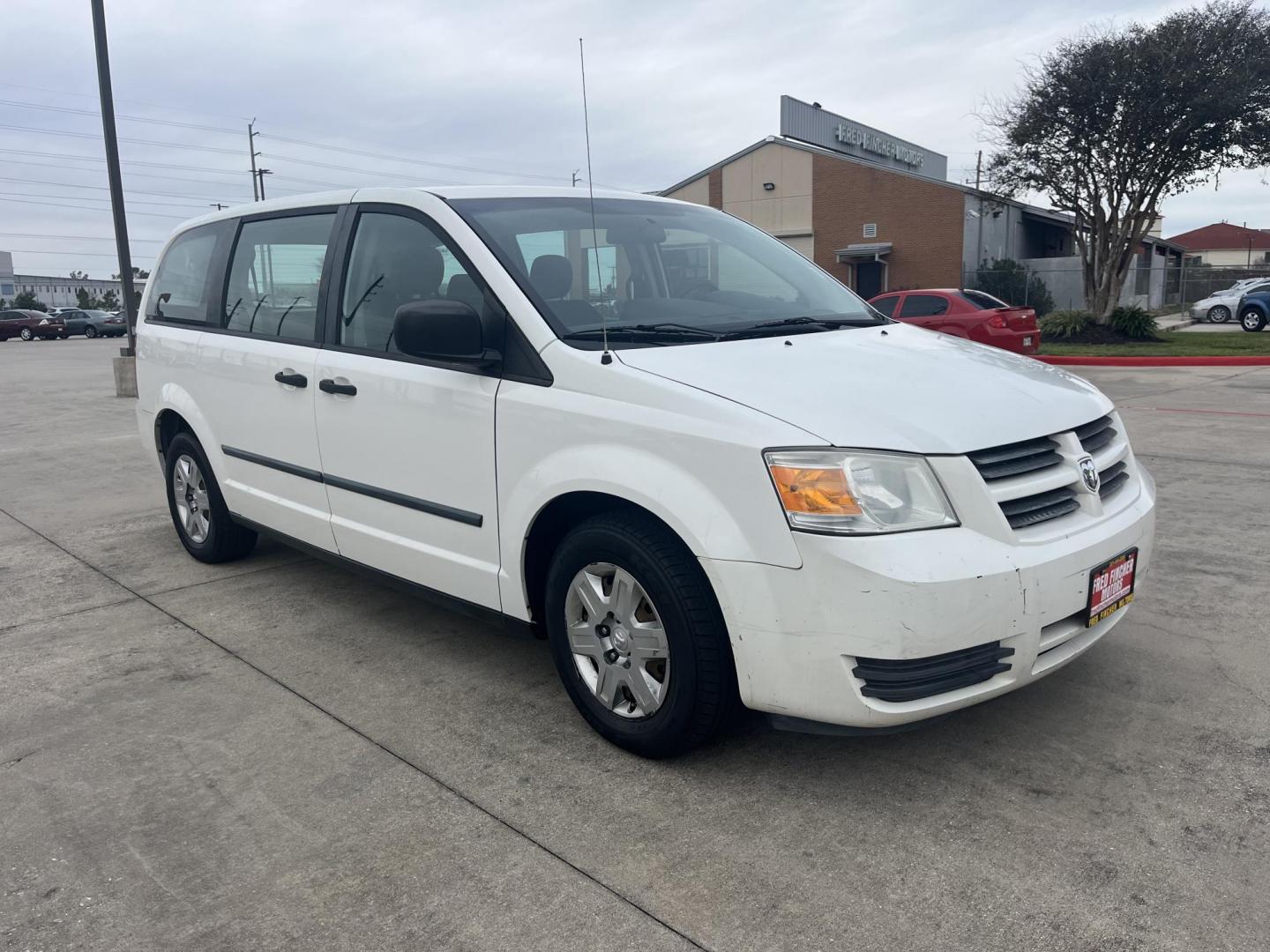 2008 white /black Dodge Grand Caravan SE (1D8HN44H38B) with an 3.3L V6 OHV 12V engine, 4-Speed Automatic Overdrive transmission, located at 14700 Tomball Parkway 249, Houston, TX, 77086, (281) 444-2200, 29.928619, -95.504074 - Photo#0