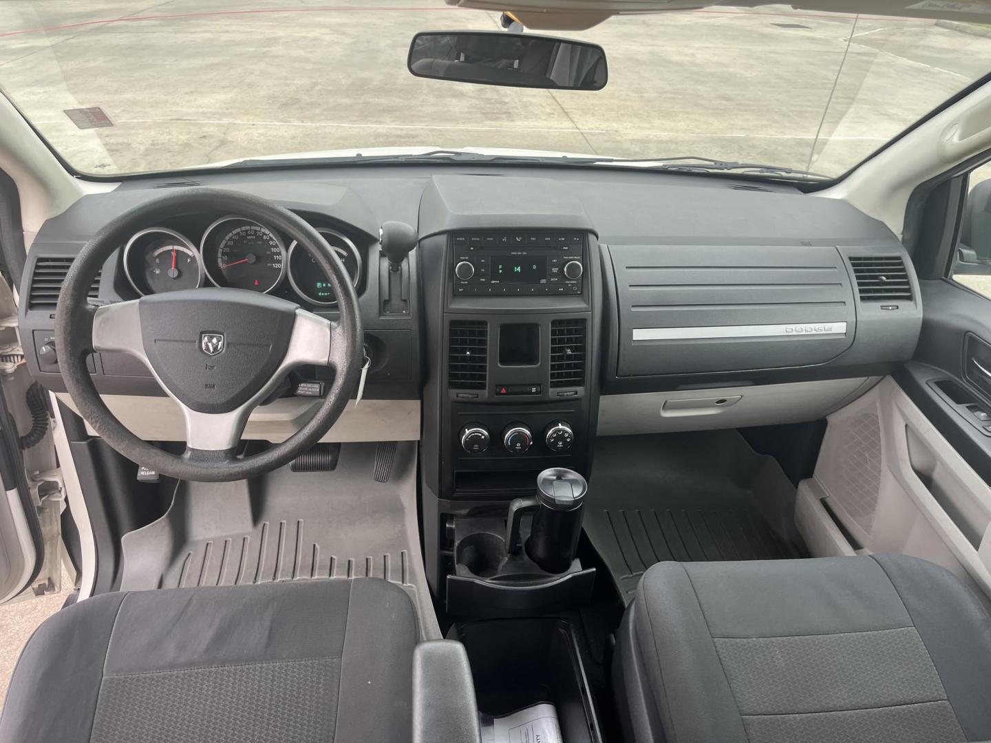 2008 white /black Dodge Grand Caravan SE (1D8HN44H38B) with an 3.3L V6 OHV 12V engine, 4-Speed Automatic Overdrive transmission, located at 14700 Tomball Parkway 249, Houston, TX, 77086, (281) 444-2200, 29.928619, -95.504074 - Photo#11