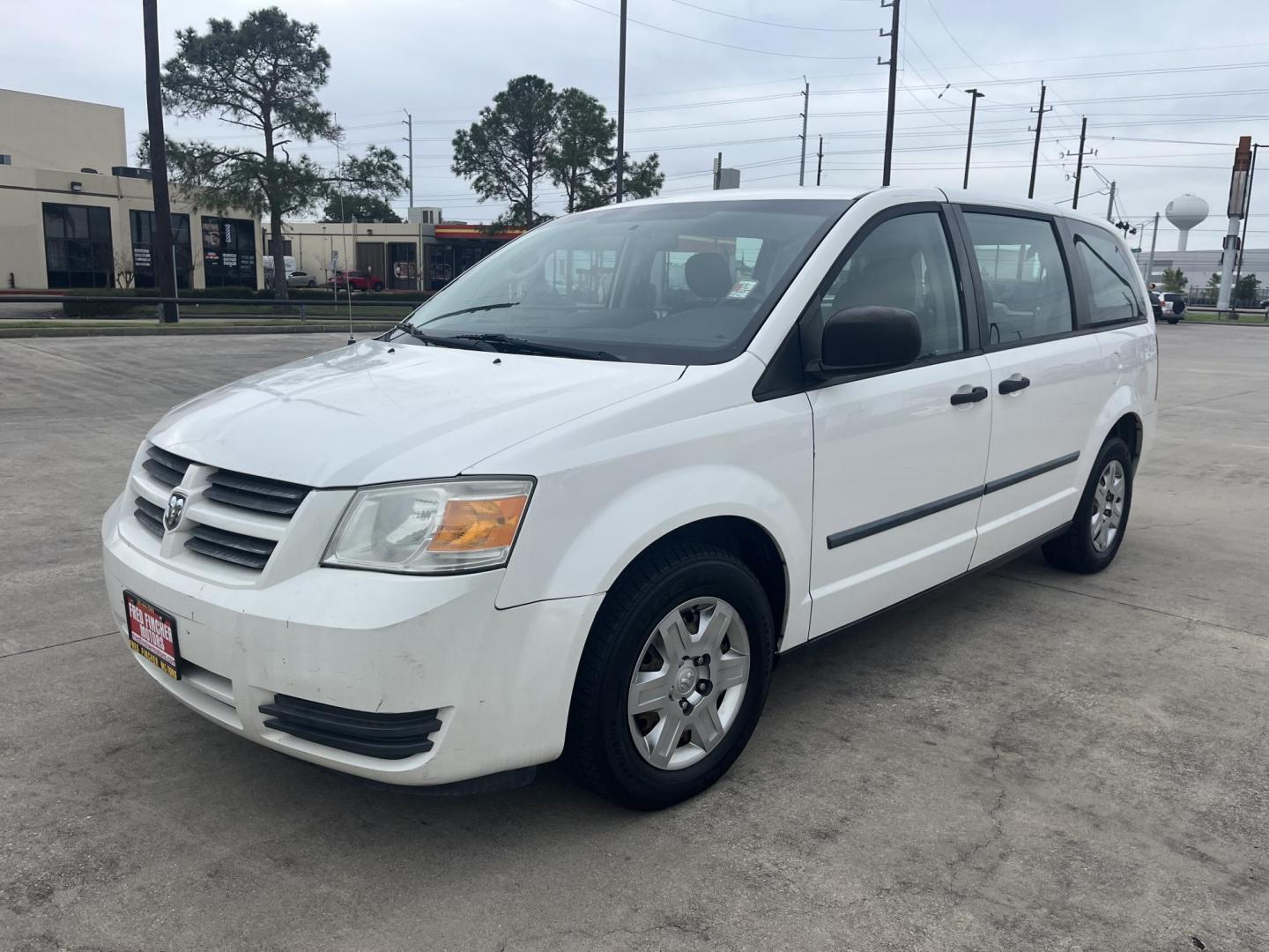 2008 white /black Dodge Grand Caravan SE (1D8HN44H38B) with an 3.3L V6 OHV 12V engine, 4-Speed Automatic Overdrive transmission, located at 14700 Tomball Parkway 249, Houston, TX, 77086, (281) 444-2200, 29.928619, -95.504074 - Photo#2