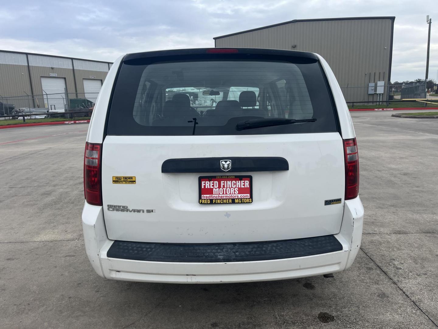 2008 white /black Dodge Grand Caravan SE (1D8HN44H38B) with an 3.3L V6 OHV 12V engine, 4-Speed Automatic Overdrive transmission, located at 14700 Tomball Parkway 249, Houston, TX, 77086, (281) 444-2200, 29.928619, -95.504074 - Photo#7