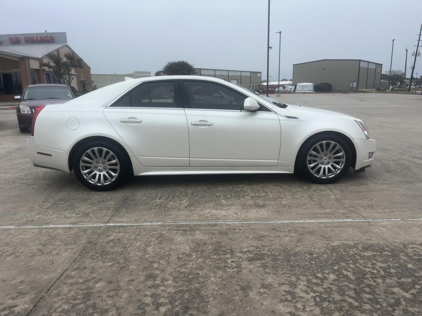 2010 white /TAN Cadillac CTS 3.6L Premium w/Navi (1G6DP5EV9A0) with an 3.6L V6 DOHC 24V engine, Automatic Overdrive transmission, located at 14700 Tomball Parkway 249, Houston, TX, 77086, (281) 444-2200, 29.928619, -95.504074 - Photo#6