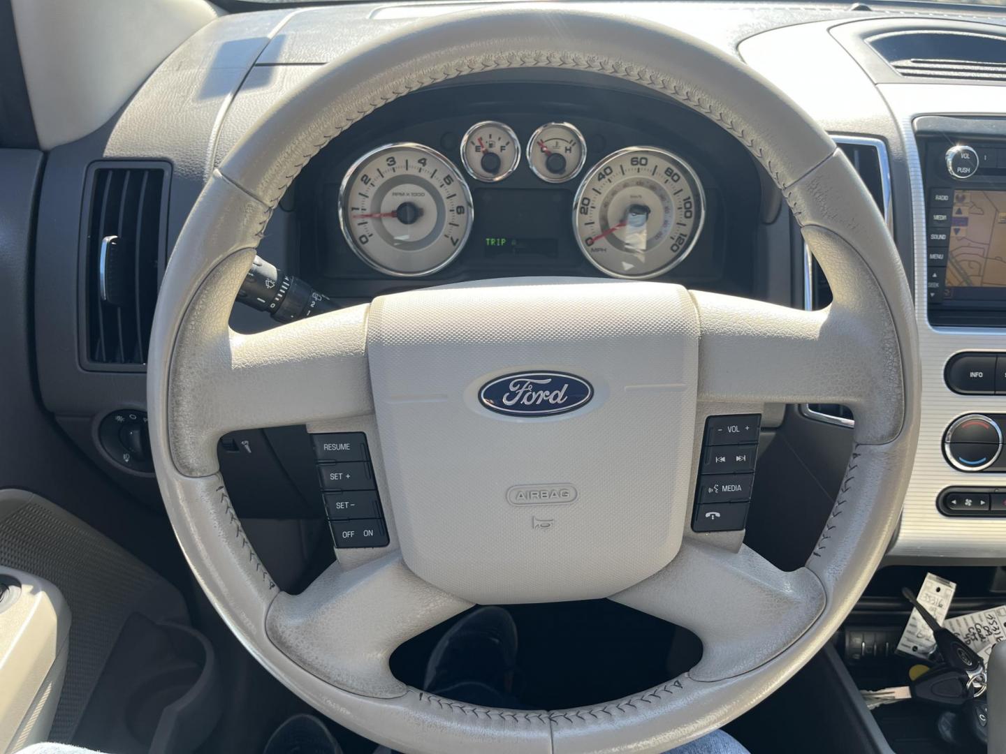 2010 red /black Ford Edge SEL FWD (2FMDK3JC3AB) with an 3.5L V6 DOHC 24V engine, 6-Speed Automatic transmission, located at 14700 Tomball Parkway 249, Houston, TX, 77086, (281) 444-2200, 29.928619, -95.504074 - Photo#17