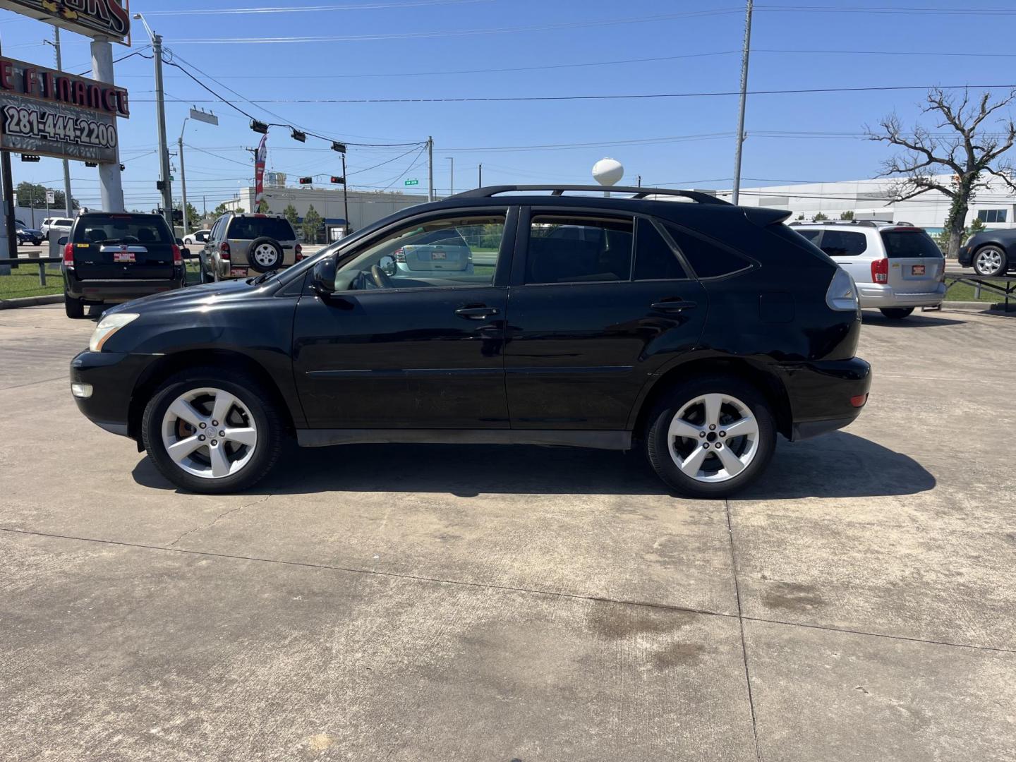 2007 black /gray Lexus RX 350 FWD (2T2GK31U27C) with an 3.5L V6 DOHC 24V engine, 5-Speed Automatic Overdrive transmission, located at 14700 Tomball Parkway 249, Houston, TX, 77086, (281) 444-2200, 29.928619, -95.504074 - Photo#3