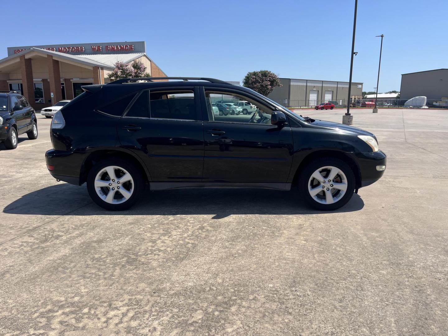 2007 black /gray Lexus RX 350 FWD (2T2GK31U27C) with an 3.5L V6 DOHC 24V engine, 5-Speed Automatic Overdrive transmission, located at 14700 Tomball Parkway 249, Houston, TX, 77086, (281) 444-2200, 29.928619, -95.504074 - Photo#7