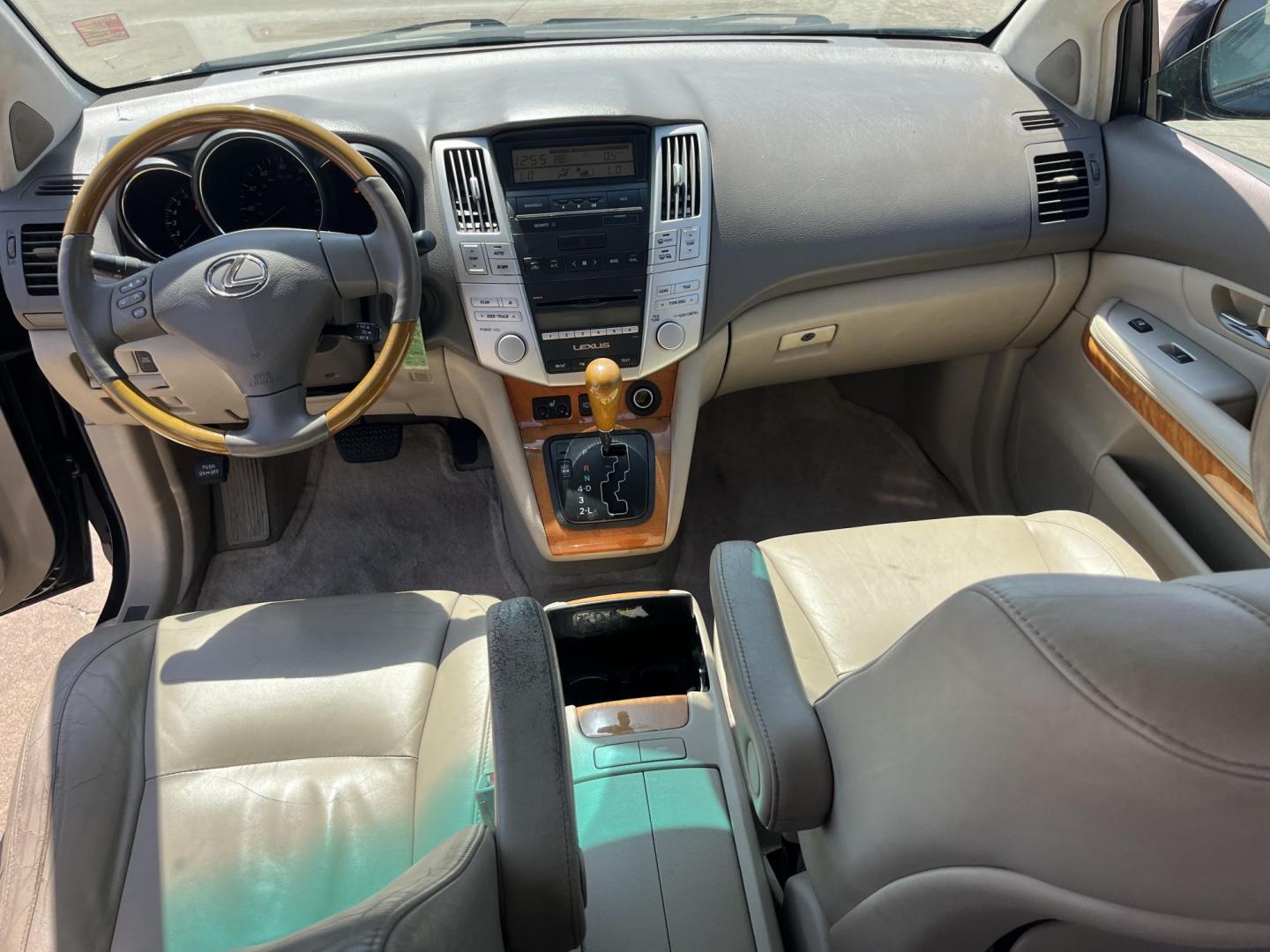 2007 black /gray Lexus RX 350 FWD (2T2GK31U27C) with an 3.5L V6 DOHC 24V engine, 5-Speed Automatic Overdrive transmission, located at 14700 Tomball Parkway 249, Houston, TX, 77086, (281) 444-2200, 29.928619, -95.504074 - Photo#10