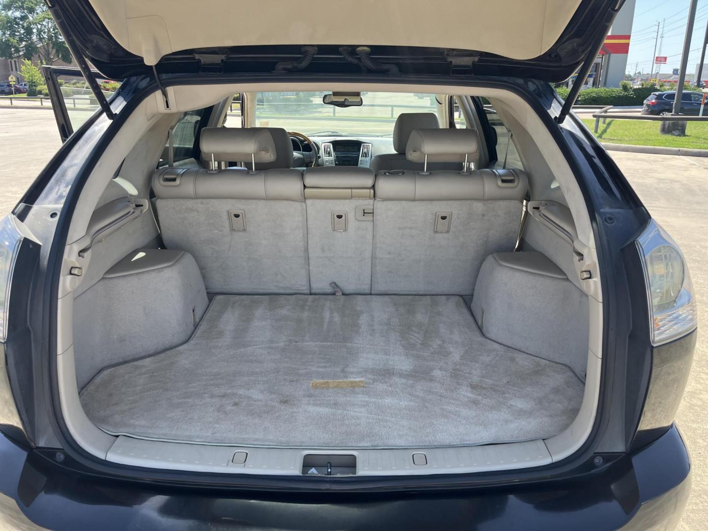 2007 black /gray Lexus RX 350 FWD (2T2GK31U27C) with an 3.5L V6 DOHC 24V engine, 5-Speed Automatic Overdrive transmission, located at 14700 Tomball Parkway 249, Houston, TX, 77086, (281) 444-2200, 29.928619, -95.504074 - Photo#13