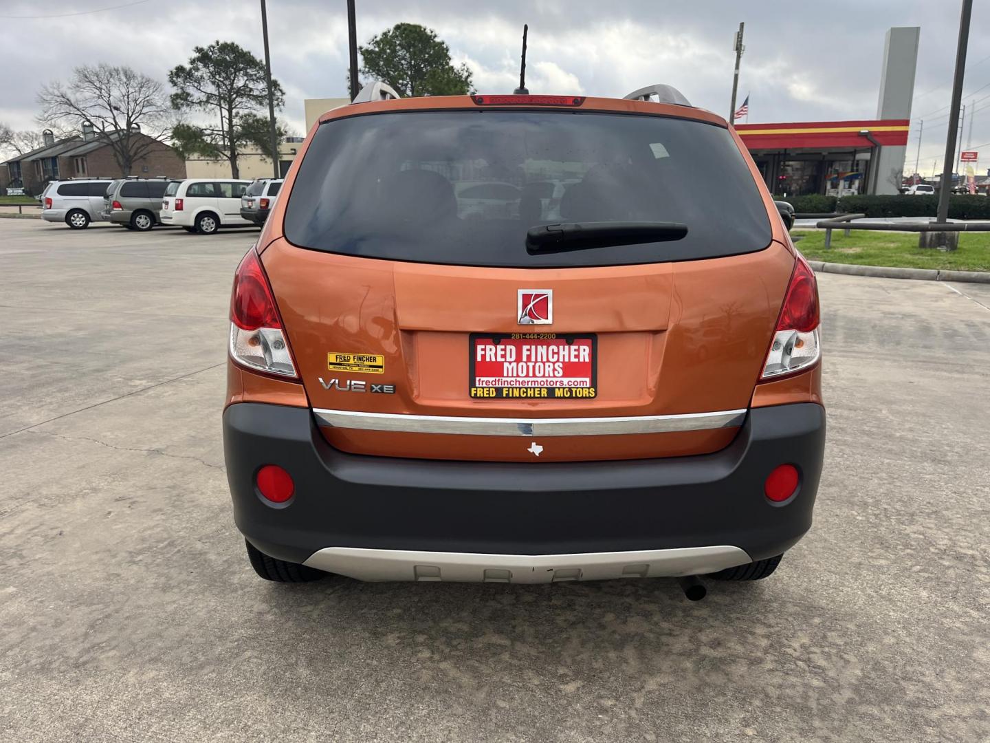 2008 orange /gray Saturn VUE FWD 4-Cylinder XE (3GSCL33P08S) with an 2.4L L4 DOHC 16V engine, 4-Speed Automatic Overdrive transmission, located at 14700 Tomball Parkway 249, Houston, TX, 77086, (281) 444-2200, 29.928619, -95.504074 - Photo#4
