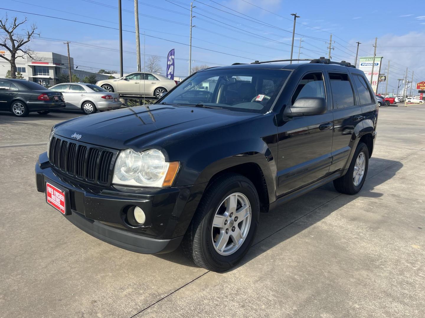 2006 black /black Jeep Grand Cherokee Laredo 2WD (1J4HS48N56C) with an 4.7L V8 SOHC 16V engine, 5-Speed Automatic Overdrive transmission, located at 14700 Tomball Parkway 249, Houston, TX, 77086, (281) 444-2200, 29.928619, -95.504074 - Photo#2
