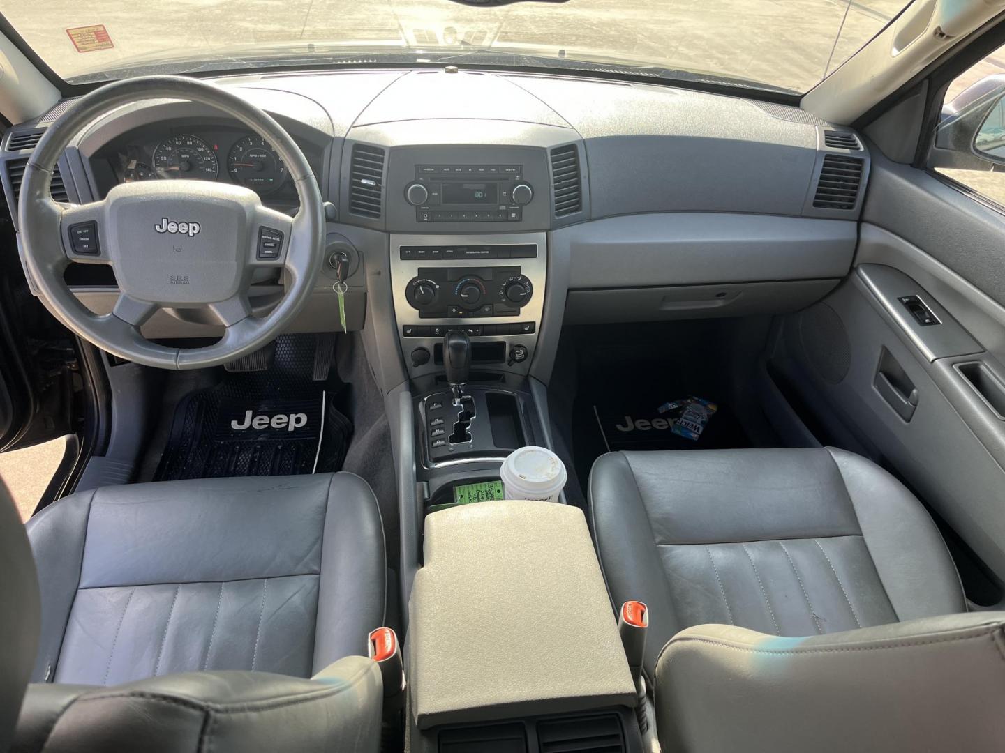 2006 black /black Jeep Grand Cherokee Laredo 2WD (1J4HS48N56C) with an 4.7L V8 SOHC 16V engine, 5-Speed Automatic Overdrive transmission, located at 14700 Tomball Parkway 249, Houston, TX, 77086, (281) 444-2200, 29.928619, -95.504074 - Photo#10