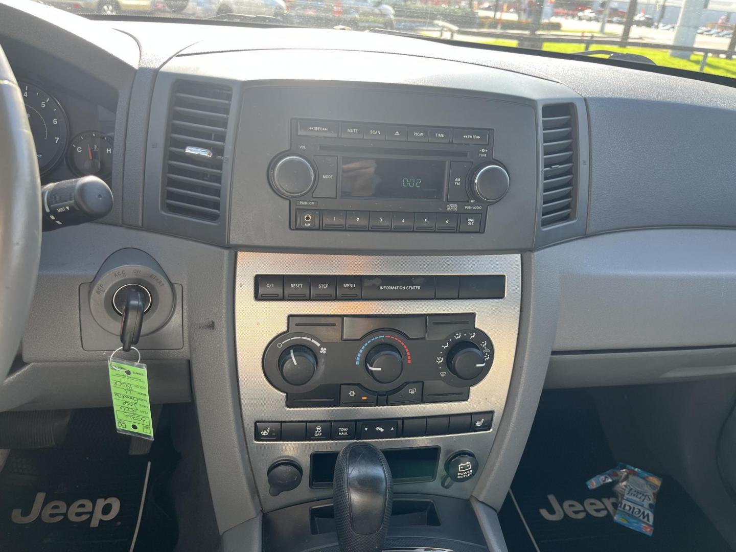 2006 black /black Jeep Grand Cherokee Laredo 2WD (1J4HS48N56C) with an 4.7L V8 SOHC 16V engine, 5-Speed Automatic Overdrive transmission, located at 14700 Tomball Parkway 249, Houston, TX, 77086, (281) 444-2200, 29.928619, -95.504074 - Photo#14
