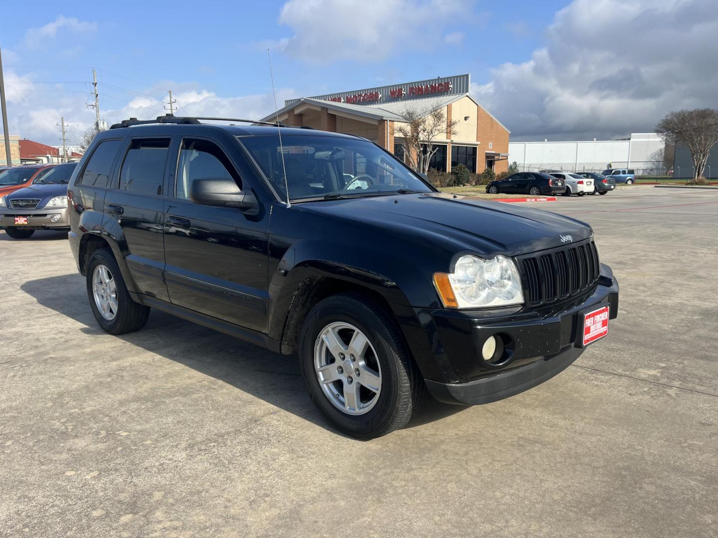 2006 black /black Jeep Grand Cherokee Laredo 2WD (1J4HS48N56C) with an 4.7L V8 SOHC 16V engine, 5-Speed Automatic Overdrive transmission, located at 14700 Tomball Parkway 249, Houston, TX, 77086, (281) 444-2200, 29.928619, -95.504074 - Photo#0