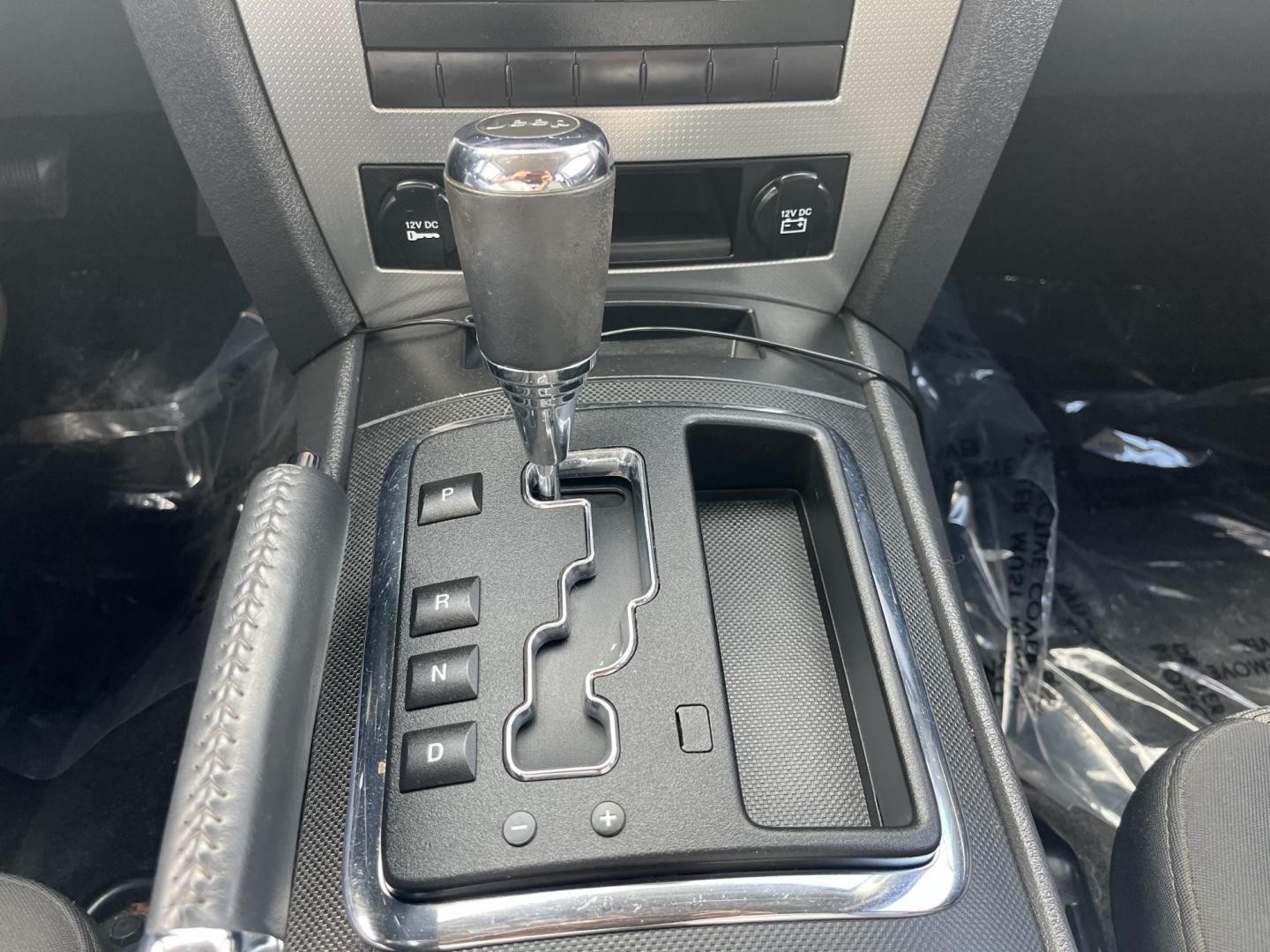 2009 white /gray5 Jeep Grand Cherokee Laredo 2WD (1J8GS48K39C) with an 3.7L V6 SOHC 12V engine, 5-Speed Automatic transmission, located at 14700 Tomball Parkway 249, Houston, TX, 77086, (281) 444-2200, 29.928619, -95.504074 - Photo#15