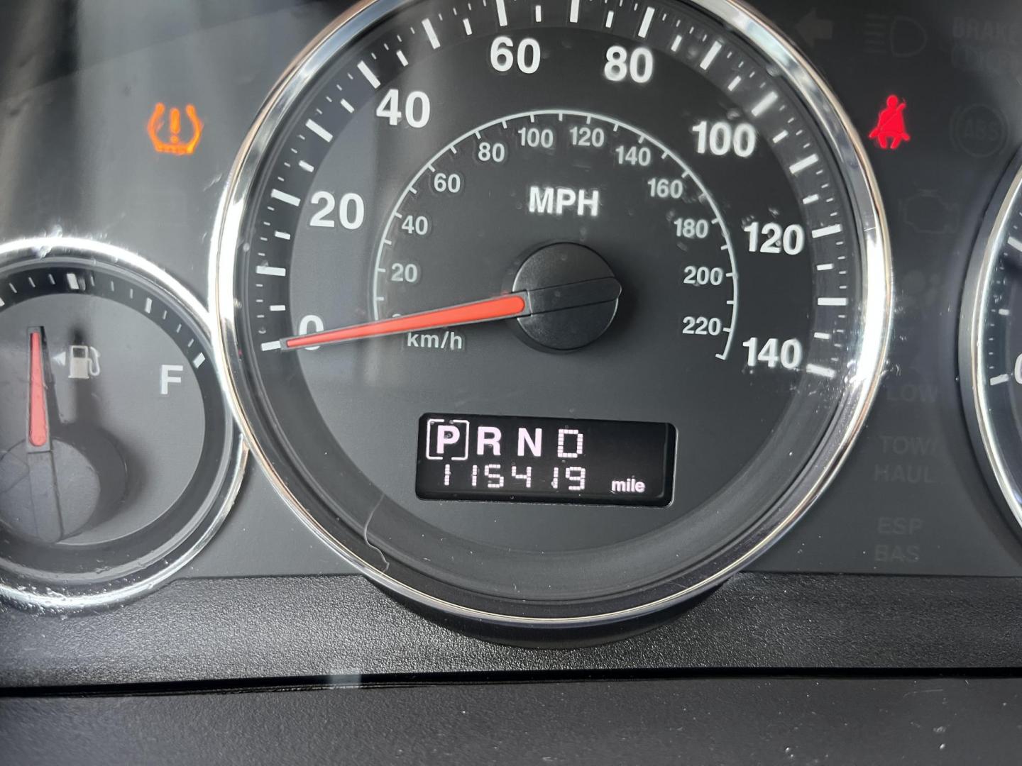 2009 white /gray5 Jeep Grand Cherokee Laredo 2WD (1J8GS48K39C) with an 3.7L V6 SOHC 12V engine, 5-Speed Automatic transmission, located at 14700 Tomball Parkway 249, Houston, TX, 77086, (281) 444-2200, 29.928619, -95.504074 - Photo#17