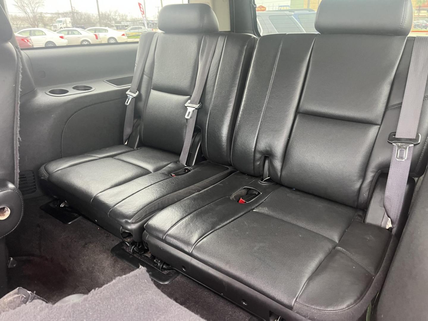 2011 white /black Chevrolet Suburban LTZ 1500 4WD (1GNSKKE37BR) with an 5.3L V8 OHV 16V FFV engine, 4-Speed Automatic transmission, located at 14700 Tomball Parkway 249, Houston, TX, 77086, (281) 444-2200, 29.928619, -95.504074 - Photo#13