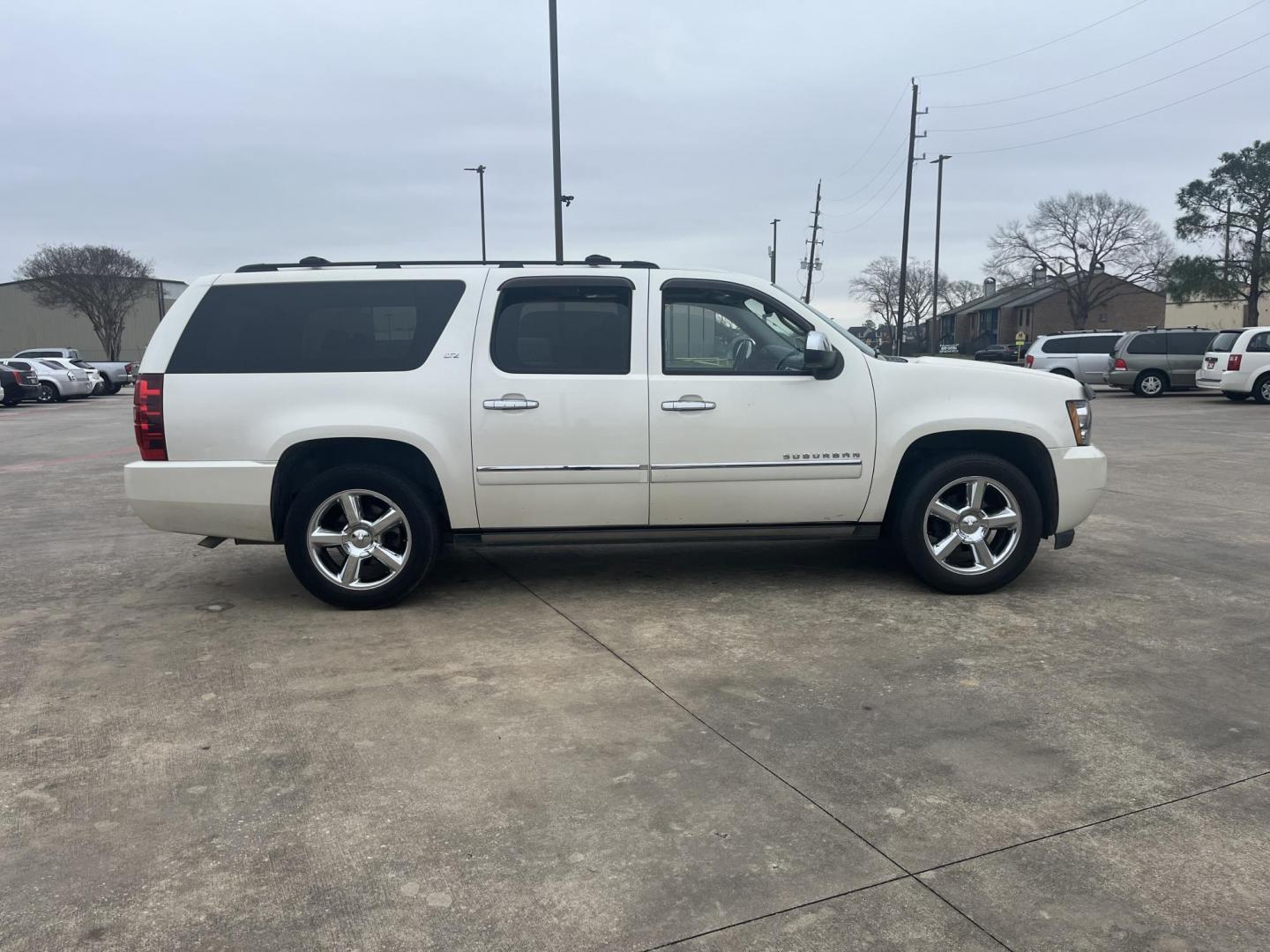 2011 white /black Chevrolet Suburban LTZ 1500 4WD (1GNSKKE37BR) with an 5.3L V8 OHV 16V FFV engine, 4-Speed Automatic transmission, located at 14700 Tomball Parkway 249, Houston, TX, 77086, (281) 444-2200, 29.928619, -95.504074 - Photo#7