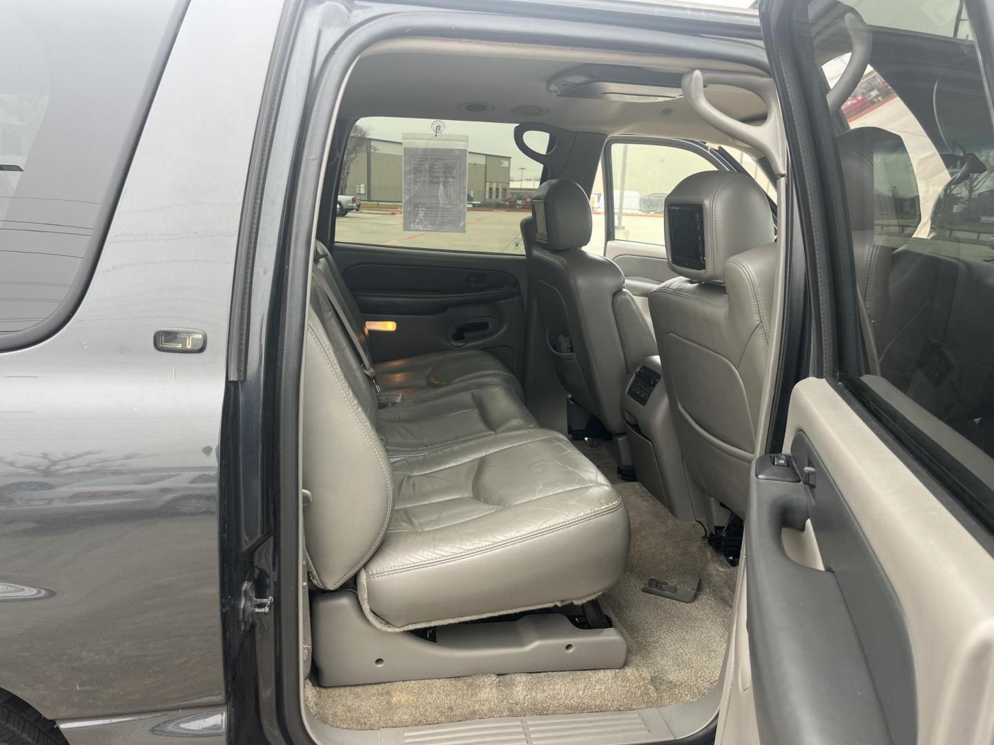 2003 GRAY /gray Chevrolet Suburban 1500 2WD (3GNEC16Z03G) with an 5.3L V8 OHV 16V FFV engine, 4-Speed Automatic Overdrive transmission, located at 14700 Tomball Parkway 249, Houston, TX, 77086, (281) 444-2200, 29.928619, -95.504074 - Photo#14