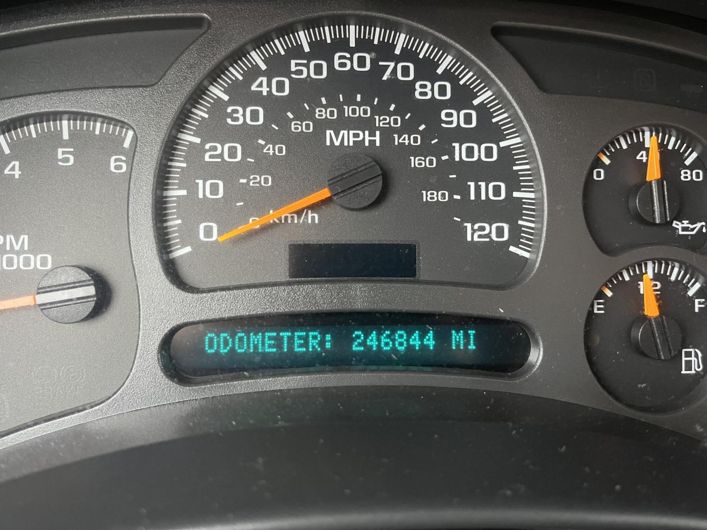 2003 GRAY /gray Chevrolet Suburban 1500 2WD (3GNEC16Z03G) with an 5.3L V8 OHV 16V FFV engine, 4-Speed Automatic Overdrive transmission, located at 14700 Tomball Parkway 249, Houston, TX, 77086, (281) 444-2200, 29.928619, -95.504074 - Photo#17