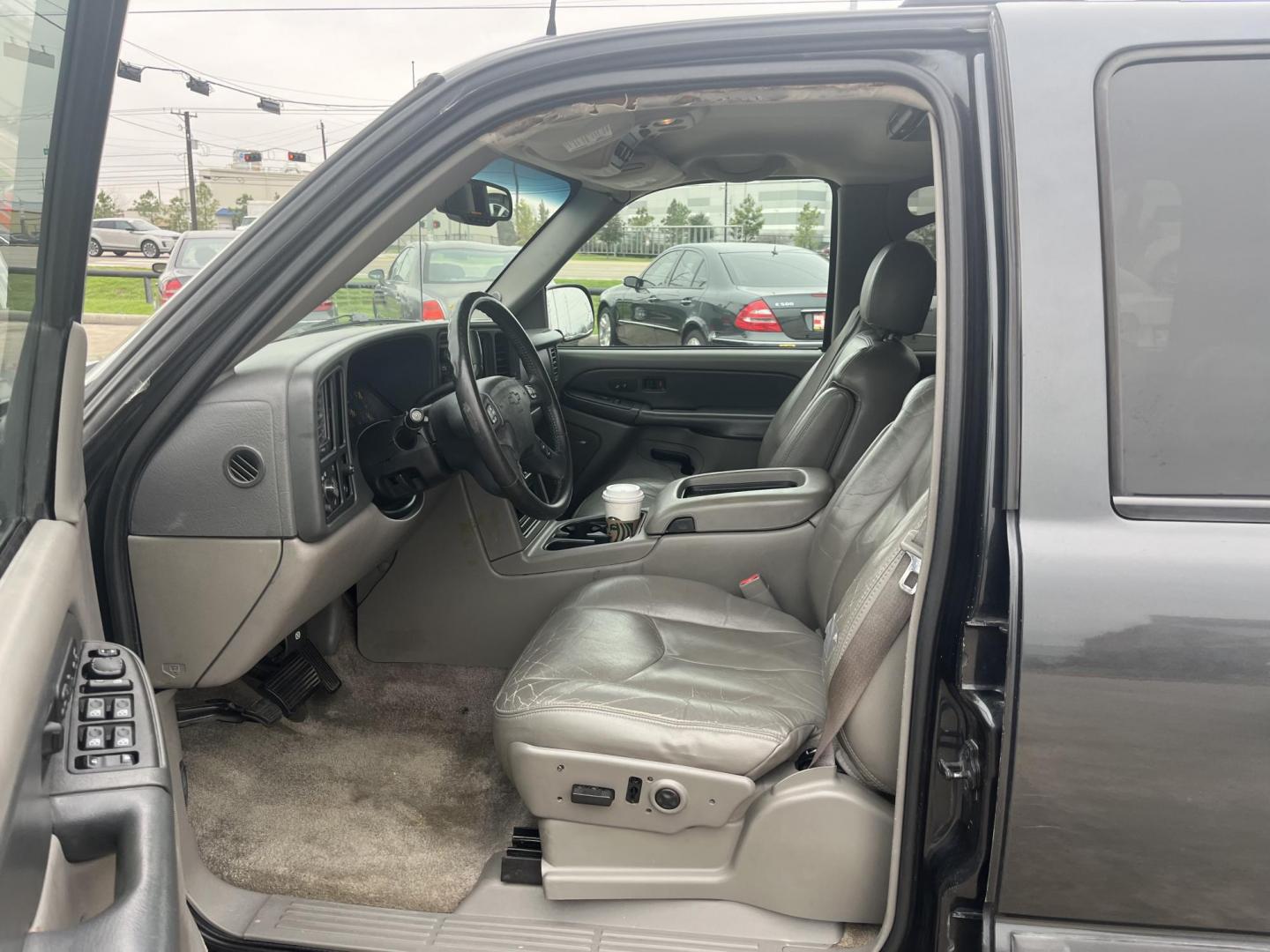 2003 GRAY /gray Chevrolet Suburban 1500 2WD (3GNEC16Z03G) with an 5.3L V8 OHV 16V FFV engine, 4-Speed Automatic Overdrive transmission, located at 14700 Tomball Parkway 249, Houston, TX, 77086, (281) 444-2200, 29.928619, -95.504074 - Photo#7