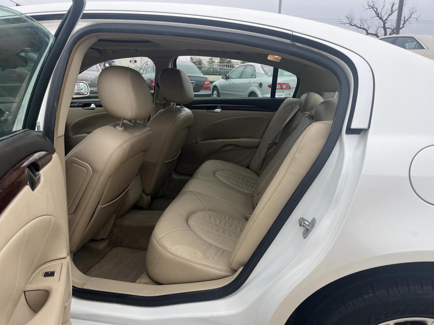 2011 white /TAN Buick Lucerne CXL Premium (1G4HJ5EMXBU) with an 3.9L V6 OHV 12V engine, 4-Speed Automatic transmission, located at 14700 Tomball Parkway 249, Houston, TX, 77086, (281) 444-2200, 29.928619, -95.504074 - Photo#10