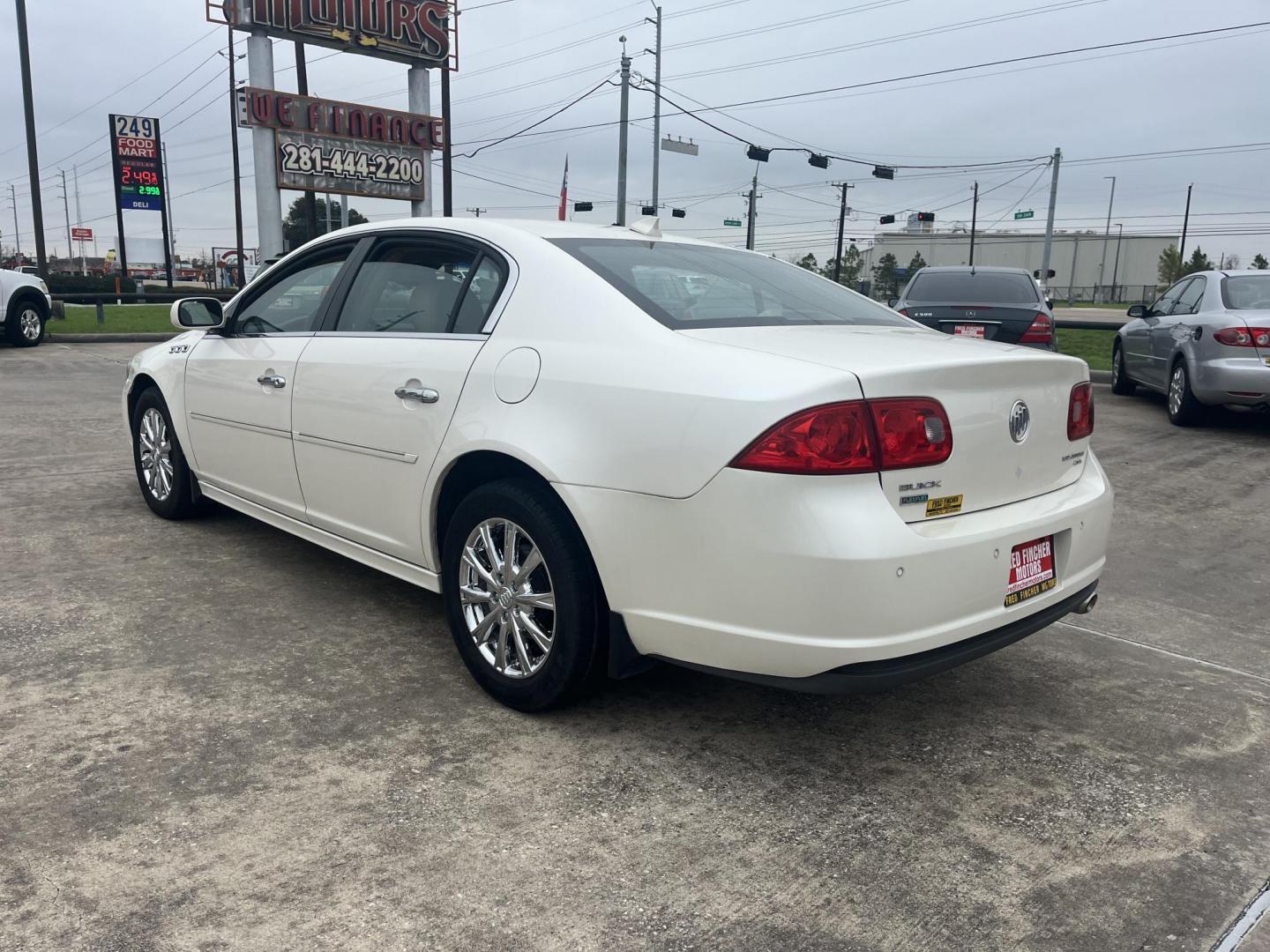2011 white /TAN Buick Lucerne CXL Premium (1G4HJ5EMXBU) with an 3.9L V6 OHV 12V engine, 4-Speed Automatic transmission, located at 14700 Tomball Parkway 249, Houston, TX, 77086, (281) 444-2200, 29.928619, -95.504074 - Photo#4