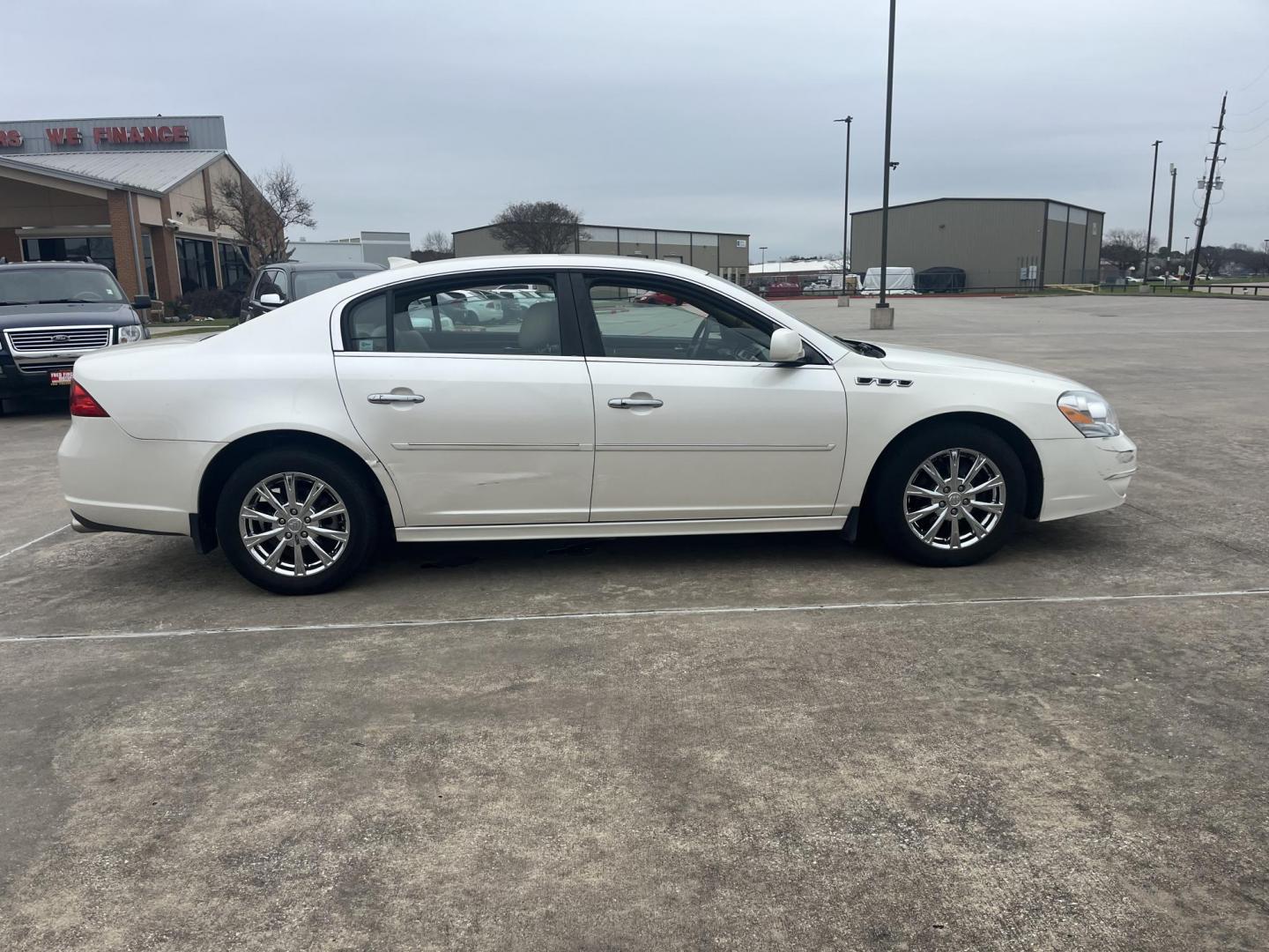 2011 white /TAN Buick Lucerne CXL Premium (1G4HJ5EMXBU) with an 3.9L V6 OHV 12V engine, 4-Speed Automatic transmission, located at 14700 Tomball Parkway 249, Houston, TX, 77086, (281) 444-2200, 29.928619, -95.504074 - Photo#5