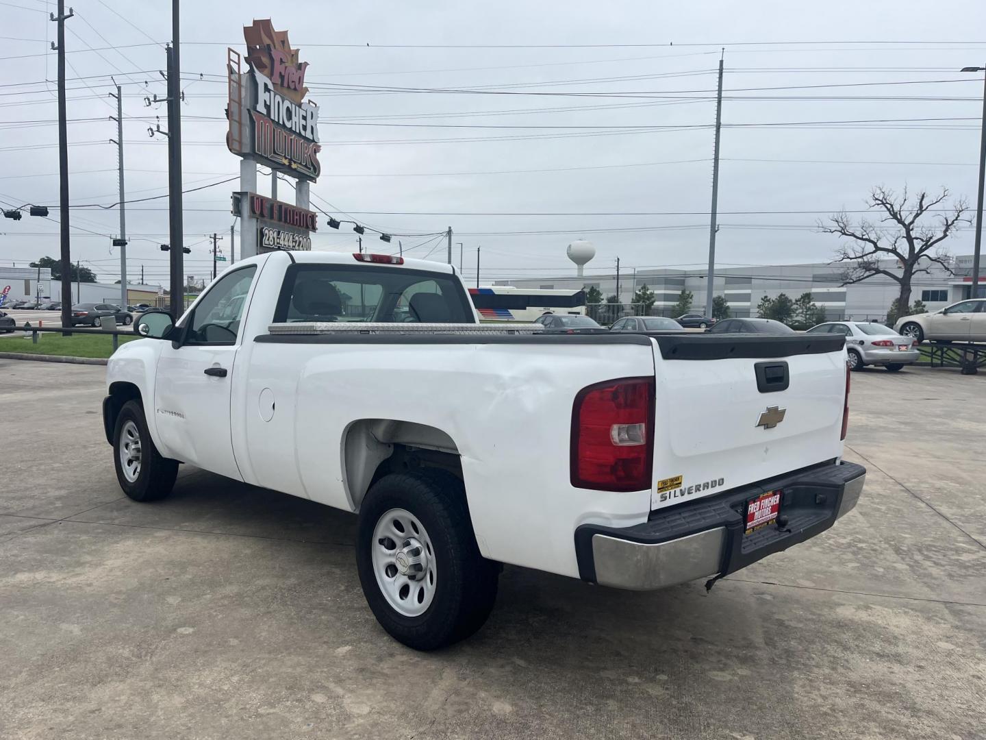 2009 white /gray Chevrolet Silverado 1500 Work Truck Long Box 2WD (1GCEC14C79Z) with an 4.8L V8 OHV 16V engine, 4-Speed Automatic Overdrive transmission, located at 14700 Tomball Parkway 249, Houston, TX, 77086, (281) 444-2200, 29.928619, -95.504074 - Photo#3