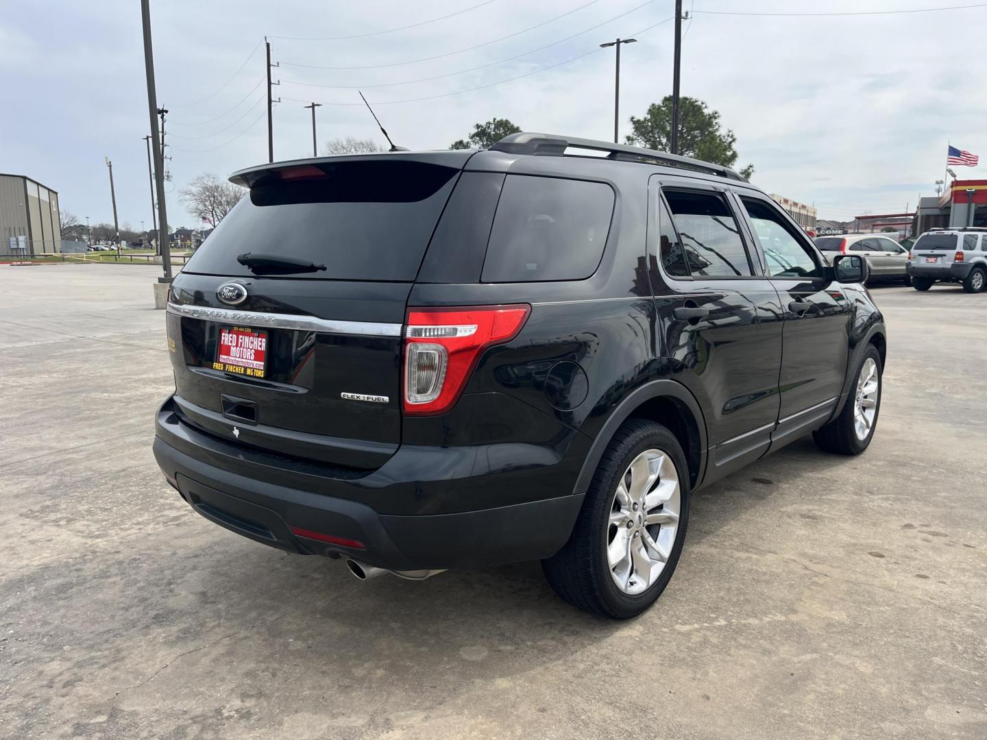 2013 black /gray Ford Explorer Base FWD (1FM5K7B82DG) with an 3.5L V6 DOHC 24V engine, 6-Speed Automatic transmission, located at 14700 Tomball Parkway 249, Houston, TX, 77086, (281) 444-2200, 29.928619, -95.504074 - Photo#6