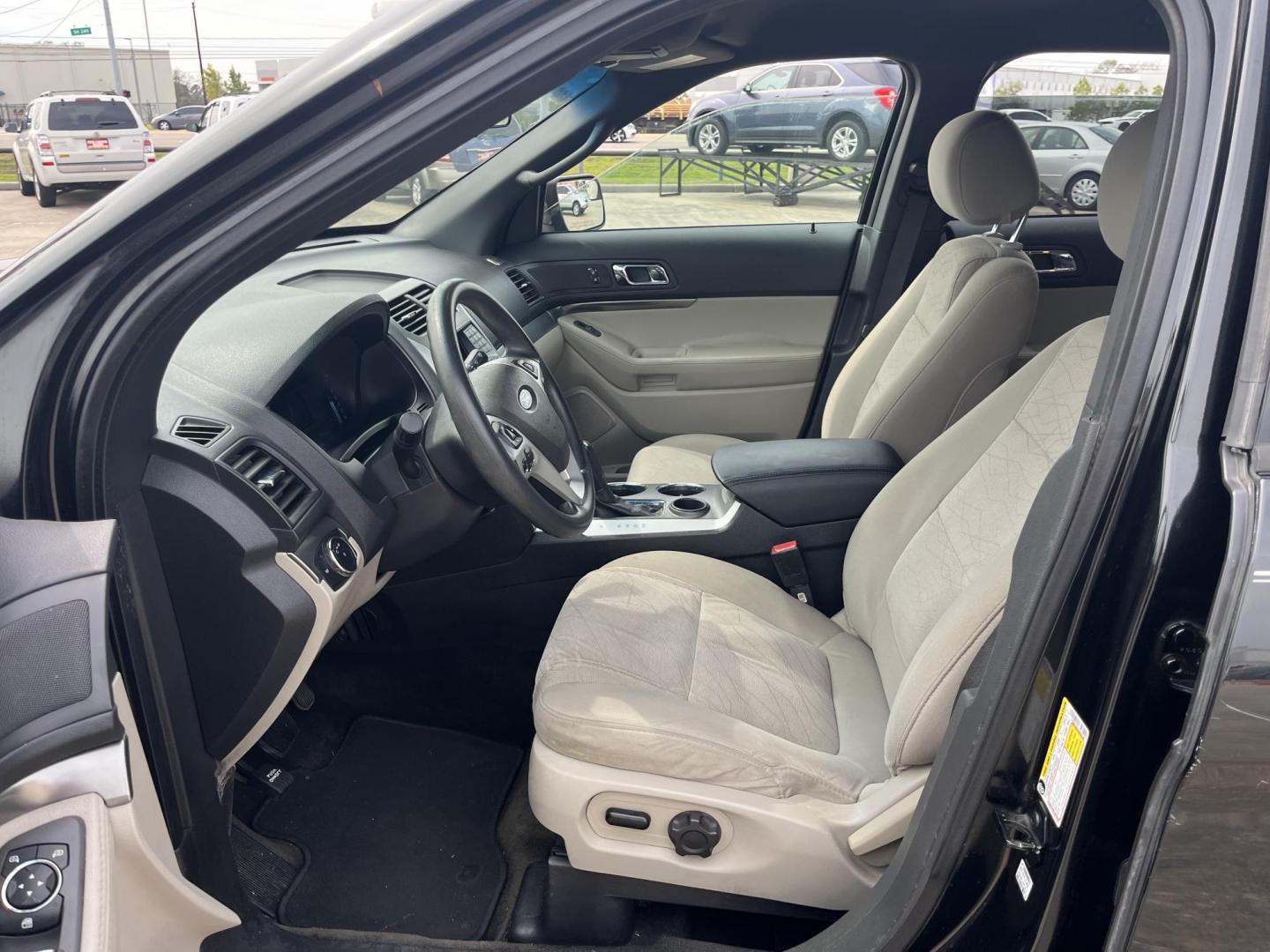 2013 black /gray Ford Explorer Base FWD (1FM5K7B82DG) with an 3.5L V6 DOHC 24V engine, 6-Speed Automatic transmission, located at 14700 Tomball Parkway 249, Houston, TX, 77086, (281) 444-2200, 29.928619, -95.504074 - Photo#7
