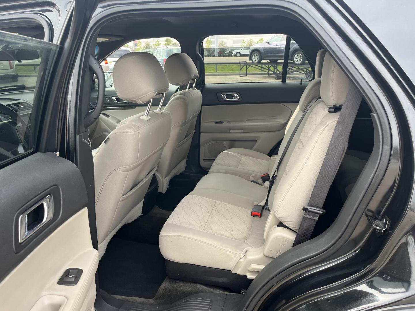 2013 black /gray Ford Explorer Base FWD (1FM5K7B82DG) with an 3.5L V6 DOHC 24V engine, 6-Speed Automatic transmission, located at 14700 Tomball Parkway 249, Houston, TX, 77086, (281) 444-2200, 29.928619, -95.504074 - Photo#9