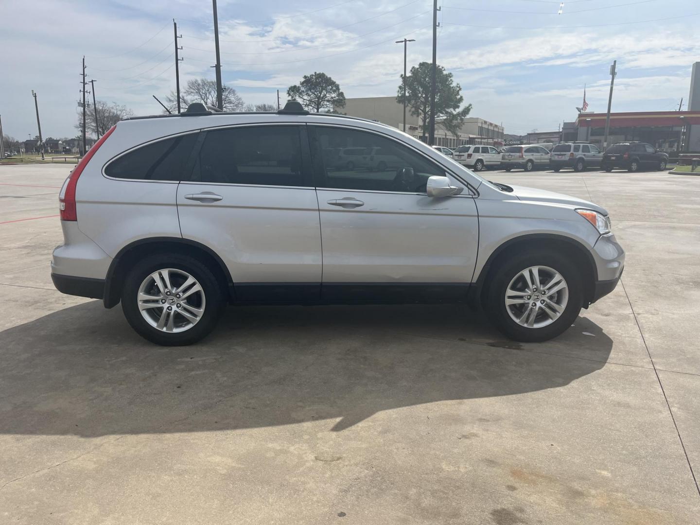 2011 silver /black Honda CR-V EX-L 2WD 5-Speed AT (5J6RE3H70BL) with an 2.4L L4 DOHC 16V engine, 5-Speed Automatic transmission, located at 14700 Tomball Parkway 249, Houston, TX, 77086, (281) 444-2200, 29.928619, -95.504074 - Photo#7