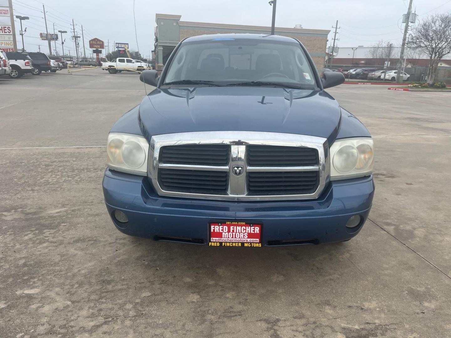 2006 blue /black Dodge Dakota SLT Quad Cab 4WD (1D7HW48K16S) with an 3.7L V6 SOHC 12V engine, Automatic Overdrive transmission, located at 14700 Tomball Parkway 249, Houston, TX, 77086, (281) 444-2200, 29.928619, -95.504074 - Photo#1