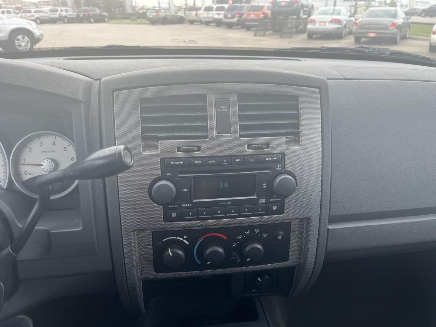 2006 blue /black Dodge Dakota SLT Quad Cab 4WD (1D7HW48K16S) with an 3.7L V6 SOHC 12V engine, Automatic Overdrive transmission, located at 14700 Tomball Parkway 249, Houston, TX, 77086, (281) 444-2200, 29.928619, -95.504074 - Photo#13