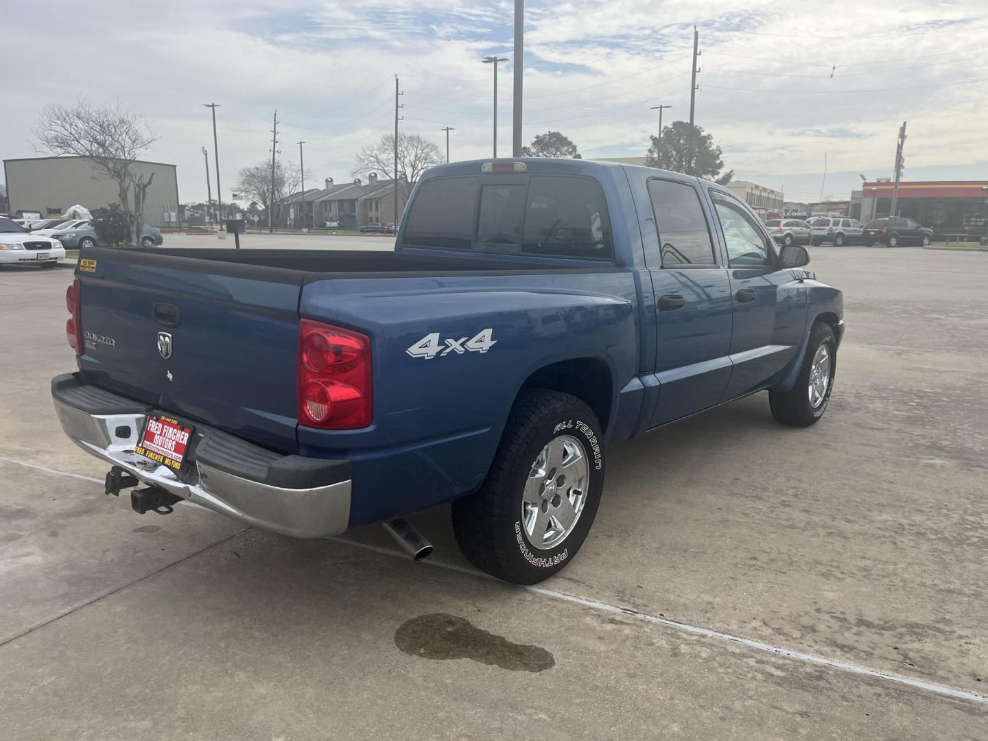 2006 blue /black Dodge Dakota SLT Quad Cab 4WD (1D7HW48K16S) with an 3.7L V6 SOHC 12V engine, Automatic Overdrive transmission, located at 14700 Tomball Parkway 249, Houston, TX, 77086, (281) 444-2200, 29.928619, -95.504074 - Photo#5