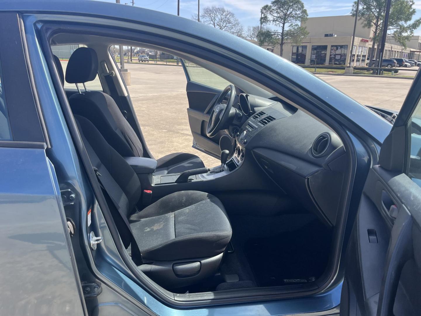 2010 blue /black Mazda MAZDA3 Unknown (JM1BL1SF1A1) , Automatic Overdrive transmission, located at 14700 Tomball Parkway 249, Houston, TX, 77086, (281) 444-2200, 29.928619, -95.504074 - Photo#13