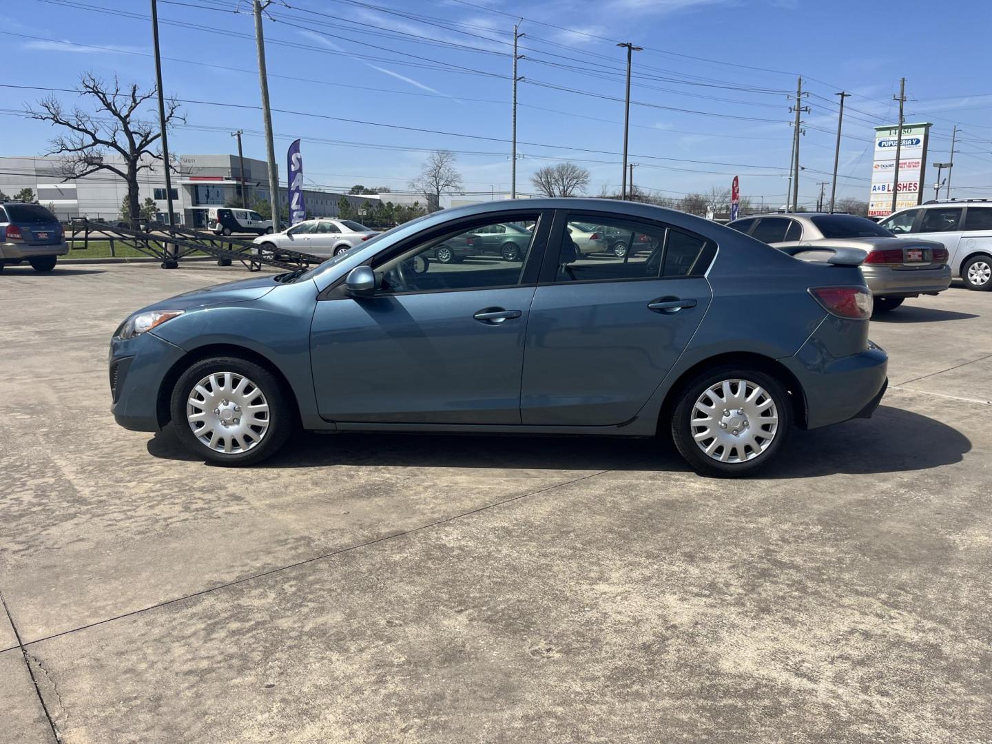 2010 blue /black Mazda MAZDA3 Unknown (JM1BL1SF1A1) , Automatic Overdrive transmission, located at 14700 Tomball Parkway 249, Houston, TX, 77086, (281) 444-2200, 29.928619, -95.504074 - Photo#3