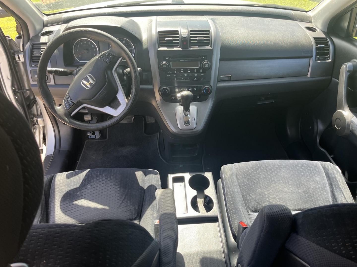 2009 silver /black Honda CR-V EX 2WD 5-Speed AT (3CZRE38559G) with an 2.4L L4 DOHC 16V engine, 5-Speed Automatic transmission, located at 14700 Tomball Parkway 249, Houston, TX, 77086, (281) 444-2200, 29.928619, -95.504074 - Photo#10