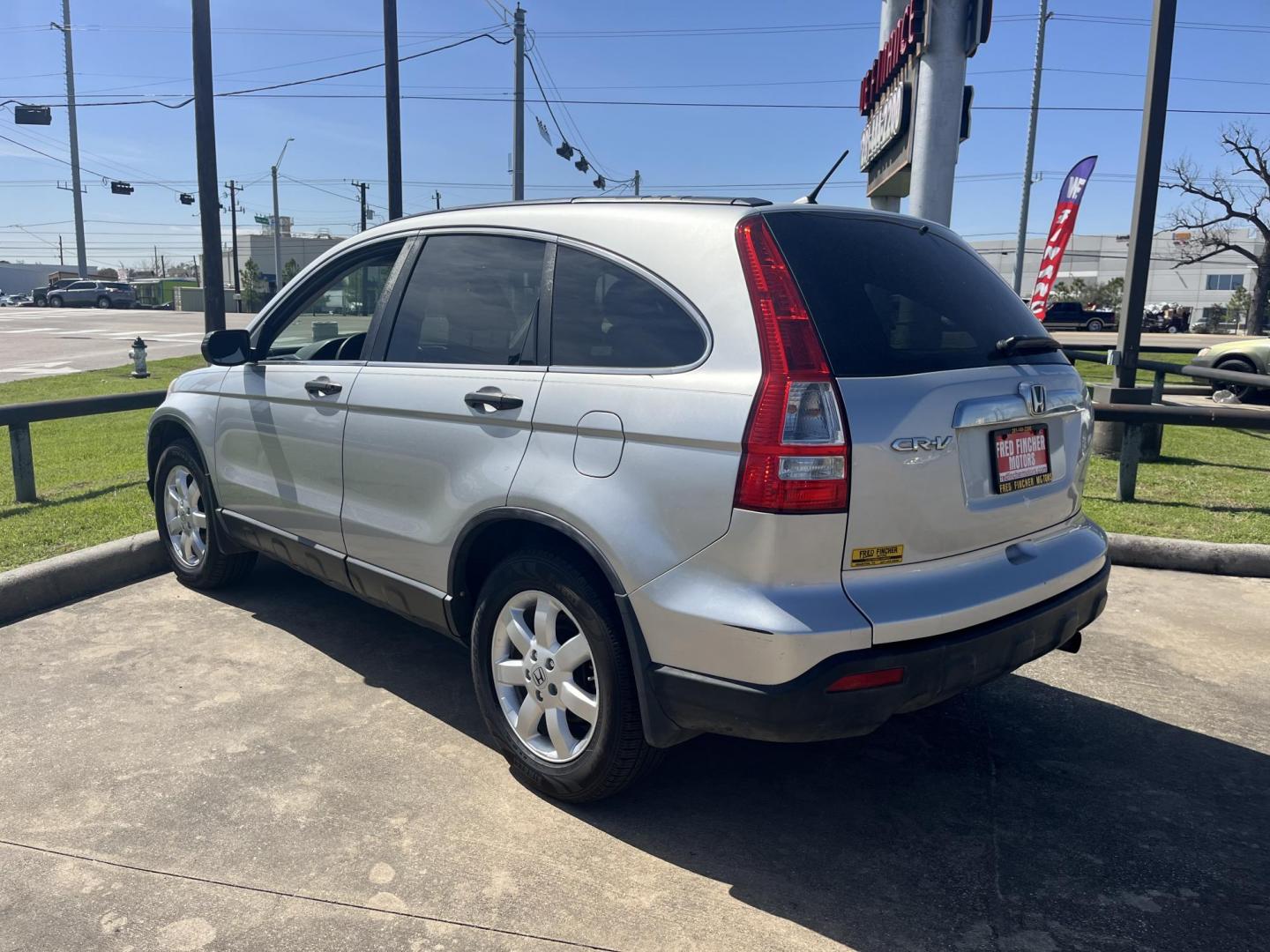2009 silver /black Honda CR-V EX 2WD 5-Speed AT (3CZRE38559G) with an 2.4L L4 DOHC 16V engine, 5-Speed Automatic transmission, located at 14700 Tomball Parkway 249, Houston, TX, 77086, (281) 444-2200, 29.928619, -95.504074 - Photo#4