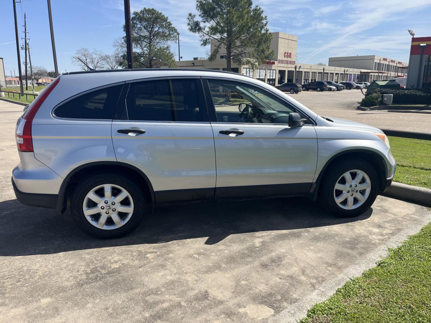 2009 silver /black Honda CR-V EX 2WD 5-Speed AT (3CZRE38559G) with an 2.4L L4 DOHC 16V engine, 5-Speed Automatic transmission, located at 14700 Tomball Parkway 249, Houston, TX, 77086, (281) 444-2200, 29.928619, -95.504074 - Photo#7