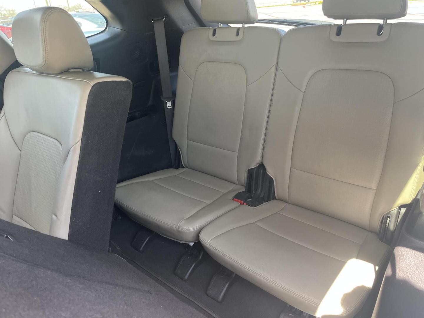 2013 silver /gray Hyundai Santa Fe GLS AWD (KM8SNDHF0DU) with an 3.3L V6 DOHC 24V engine, 6-Speed Automatic transmission, located at 14700 Tomball Parkway 249, Houston, TX, 77086, (281) 444-2200, 29.928619, -95.504074 - Photo#10
