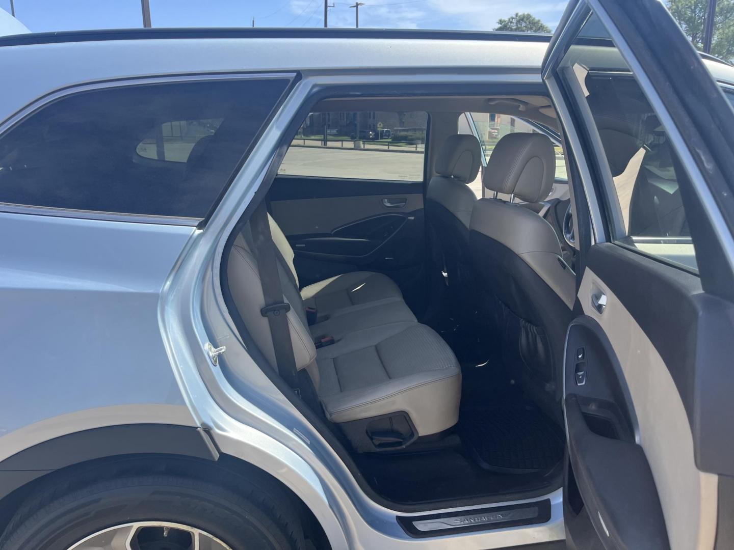 2013 silver /gray Hyundai Santa Fe GLS AWD (KM8SNDHF0DU) with an 3.3L V6 DOHC 24V engine, 6-Speed Automatic transmission, located at 14700 Tomball Parkway 249, Houston, TX, 77086, (281) 444-2200, 29.928619, -95.504074 - Photo#12