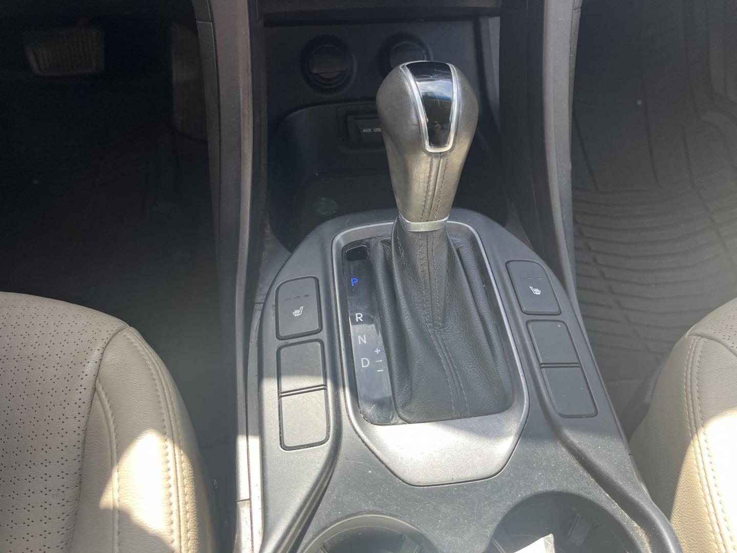 2013 silver /gray Hyundai Santa Fe GLS AWD (KM8SNDHF0DU) with an 3.3L V6 DOHC 24V engine, 6-Speed Automatic transmission, located at 14700 Tomball Parkway 249, Houston, TX, 77086, (281) 444-2200, 29.928619, -95.504074 - Photo#14