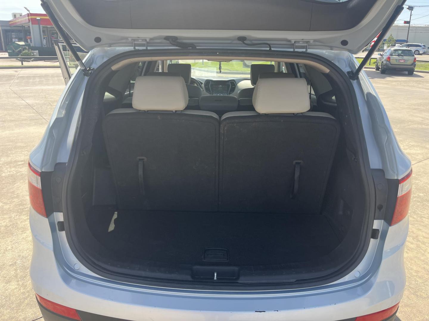 2013 silver /gray Hyundai Santa Fe GLS AWD (KM8SNDHF0DU) with an 3.3L V6 DOHC 24V engine, 6-Speed Automatic transmission, located at 14700 Tomball Parkway 249, Houston, TX, 77086, (281) 444-2200, 29.928619, -95.504074 - Photo#15