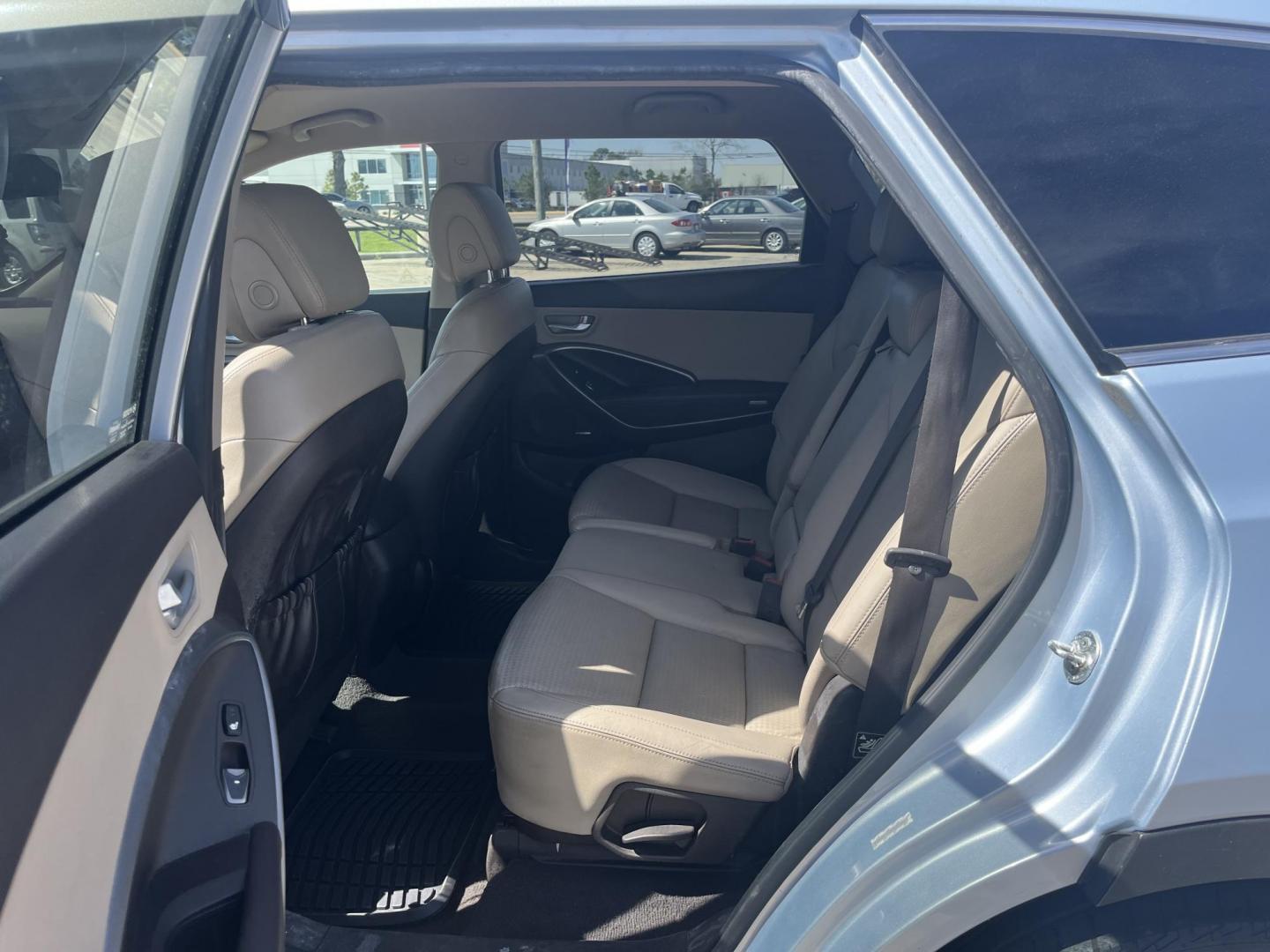 2013 silver /gray Hyundai Santa Fe GLS AWD (KM8SNDHF0DU) with an 3.3L V6 DOHC 24V engine, 6-Speed Automatic transmission, located at 14700 Tomball Parkway 249, Houston, TX, 77086, (281) 444-2200, 29.928619, -95.504074 - Photo#9