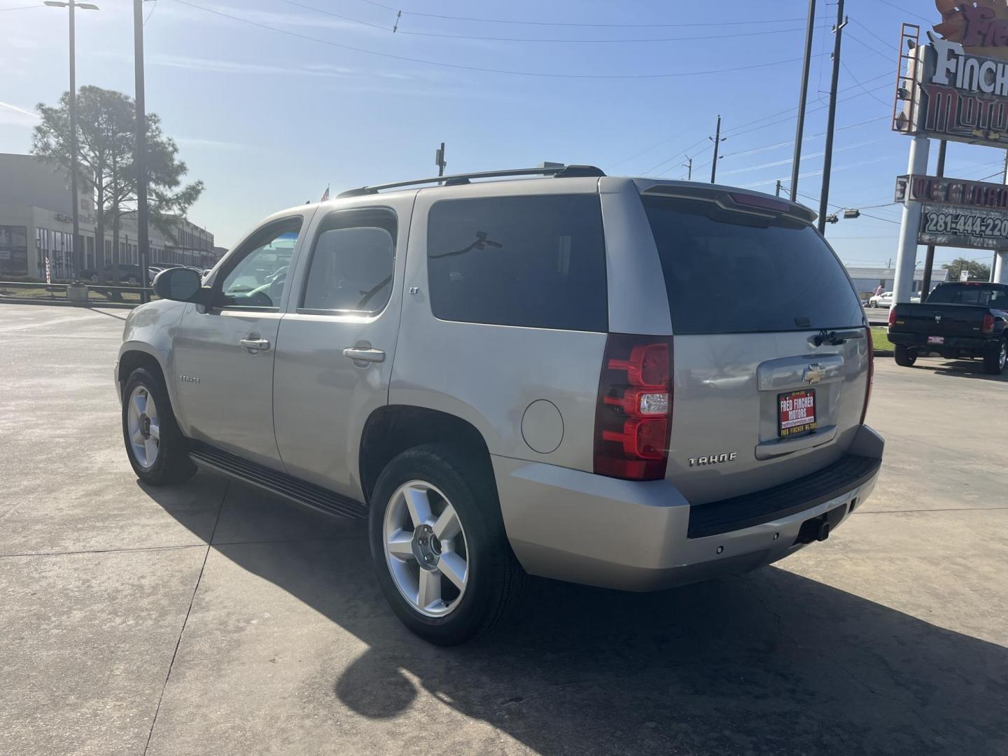 2007 GOLD /TAN Chevrolet Tahoe LS 2WD (1GNFC13J77R) with an 5.3L V8 OHV 16V engine, 4-Speed Automatic Overdrive transmission, located at 14700 Tomball Parkway 249, Houston, TX, 77086, (281) 444-2200, 29.928619, -95.504074 - Photo#4