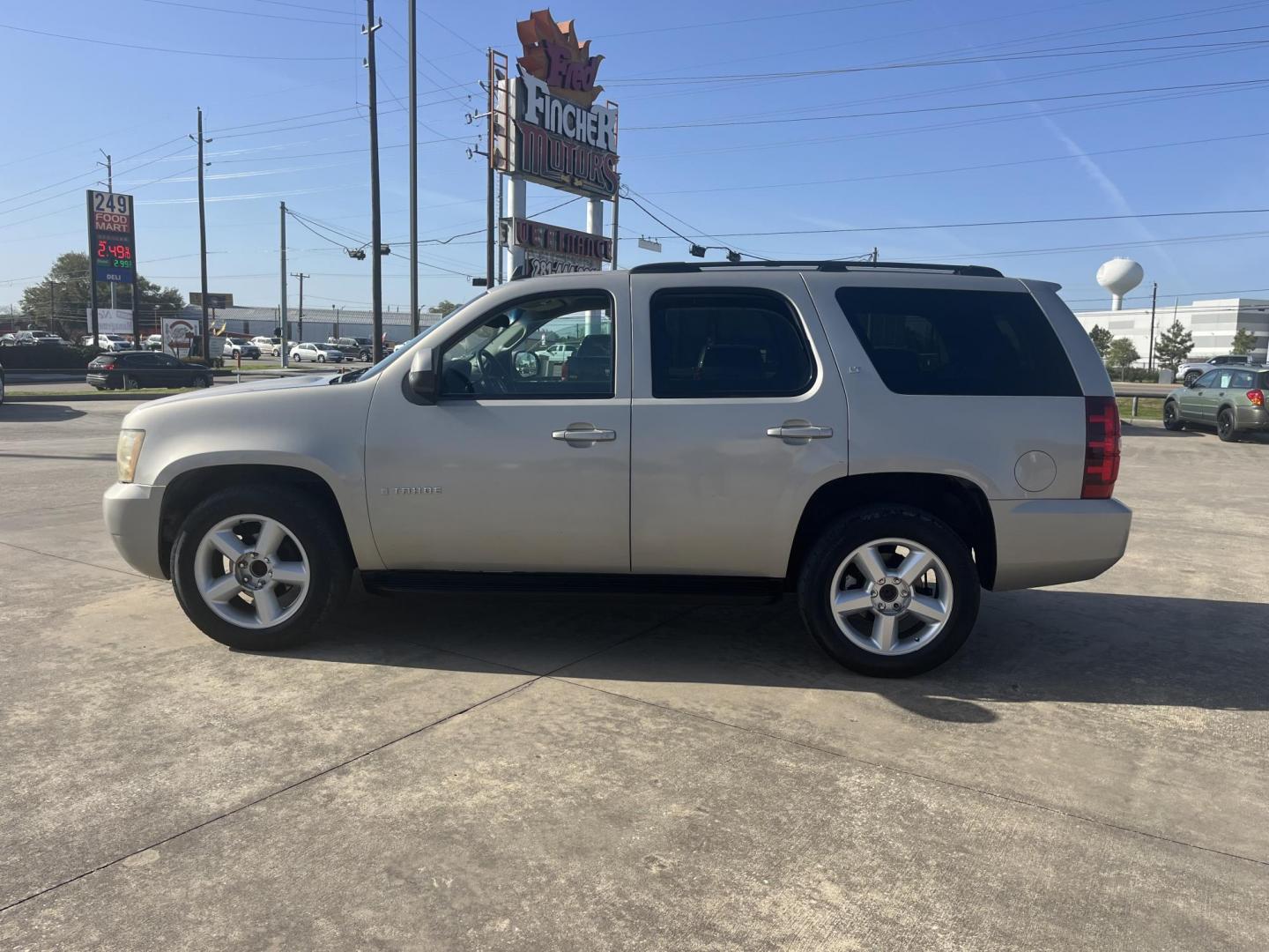 2007 GOLD /TAN Chevrolet Tahoe LS 2WD (1GNFC13J77R) with an 5.3L V8 OHV 16V engine, 4-Speed Automatic Overdrive transmission, located at 14700 Tomball Parkway 249, Houston, TX, 77086, (281) 444-2200, 29.928619, -95.504074 - Photo#3