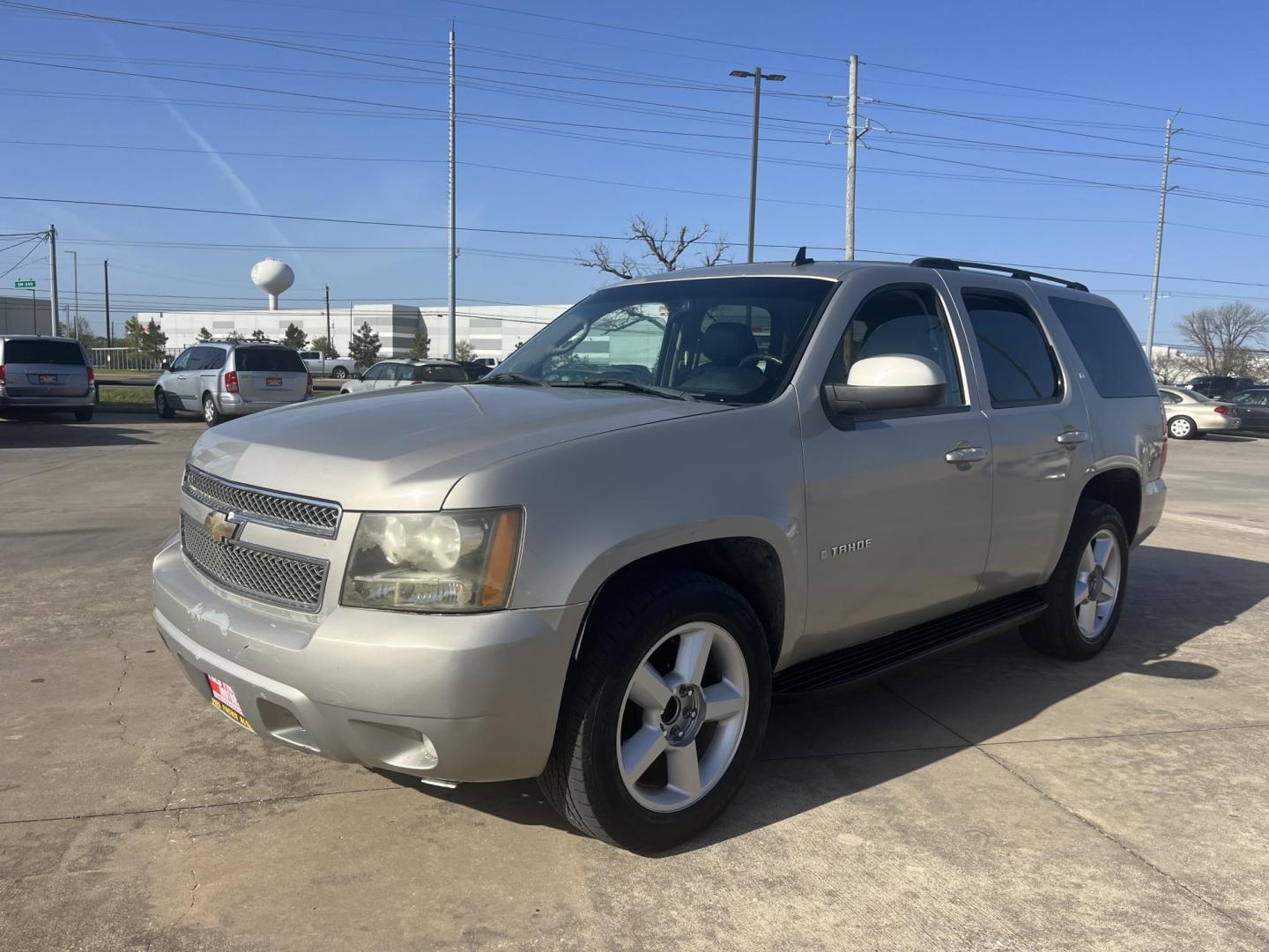 2007 GOLD /TAN Chevrolet Tahoe LS 2WD (1GNFC13J77R) with an 5.3L V8 OHV 16V engine, 4-Speed Automatic Overdrive transmission, located at 14700 Tomball Parkway 249, Houston, TX, 77086, (281) 444-2200, 29.928619, -95.504074 - Photo#2