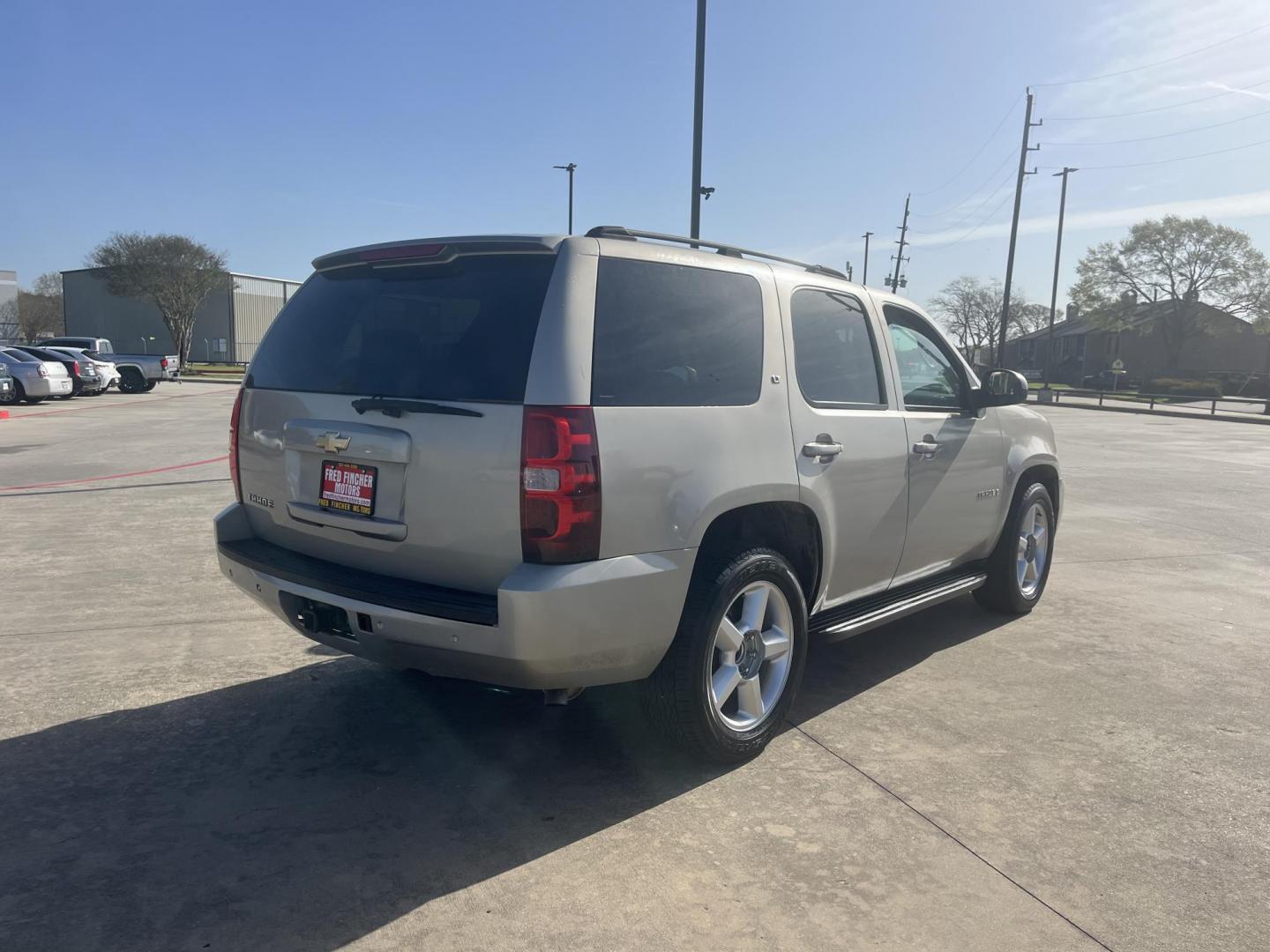 2007 GOLD /TAN Chevrolet Tahoe LS 2WD (1GNFC13J77R) with an 5.3L V8 OHV 16V engine, 4-Speed Automatic Overdrive transmission, located at 14700 Tomball Parkway 249, Houston, TX, 77086, (281) 444-2200, 29.928619, -95.504074 - Photo#6