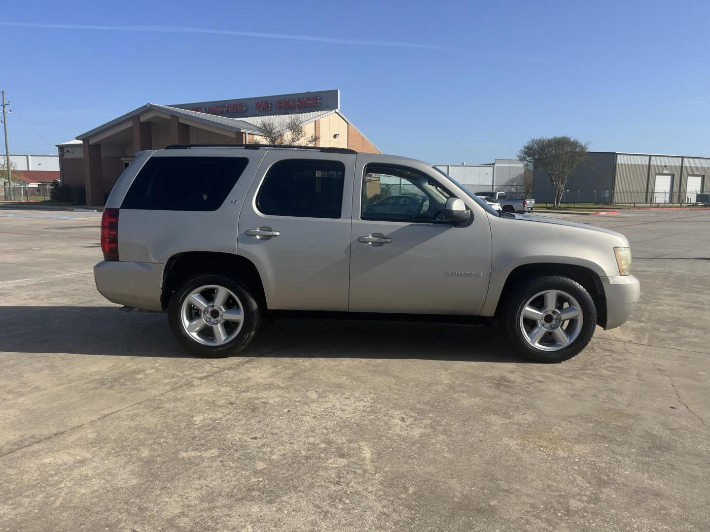 2007 GOLD /TAN Chevrolet Tahoe LS 2WD (1GNFC13J77R) with an 5.3L V8 OHV 16V engine, 4-Speed Automatic Overdrive transmission, located at 14700 Tomball Parkway 249, Houston, TX, 77086, (281) 444-2200, 29.928619, -95.504074 - Photo#7